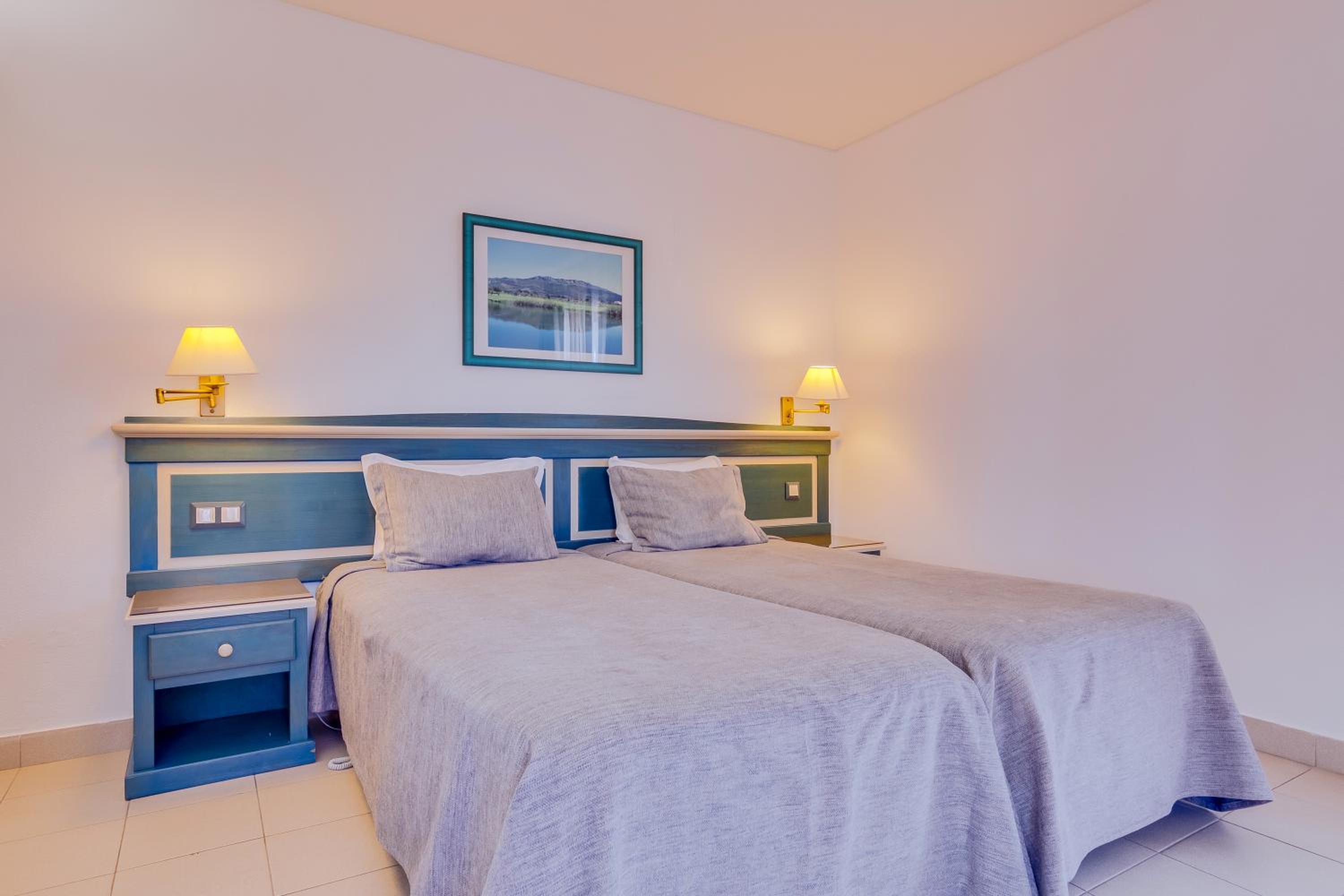 Twin Room - Photo 3