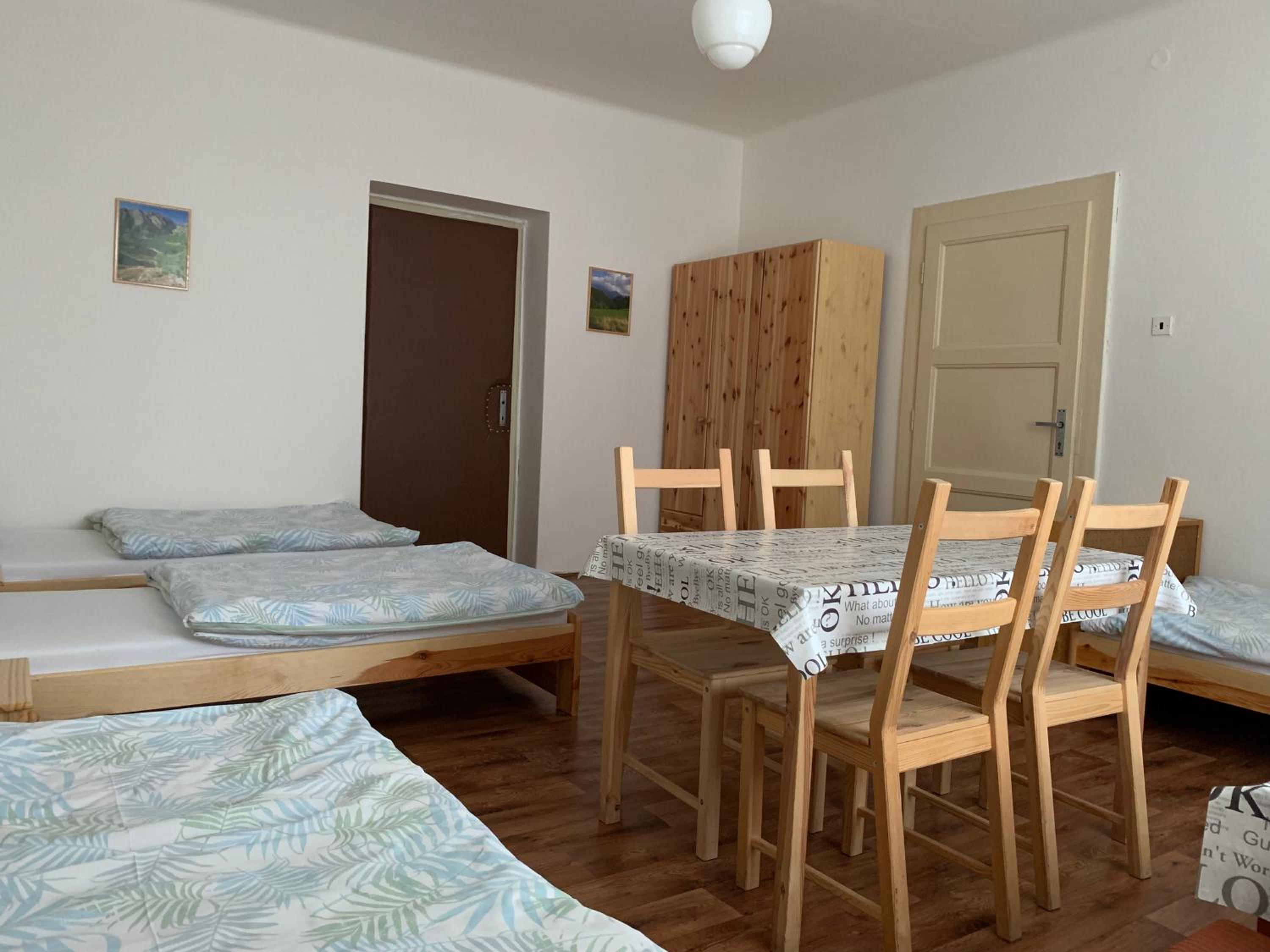 Quadruple Room with Private Bathroom - Photo 2