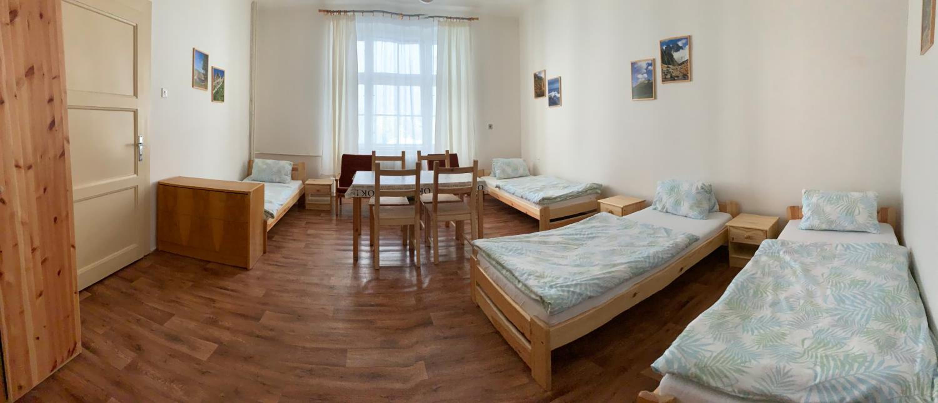 Quadruple Room with Private Bathroom - Photo 3