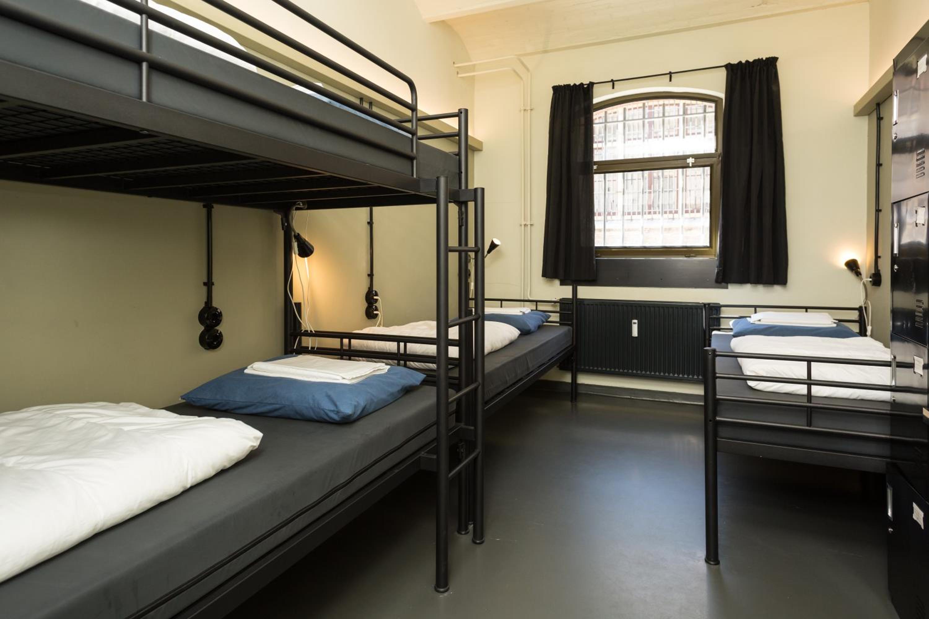 Quadruple Room with Shared Bathroom photo 2