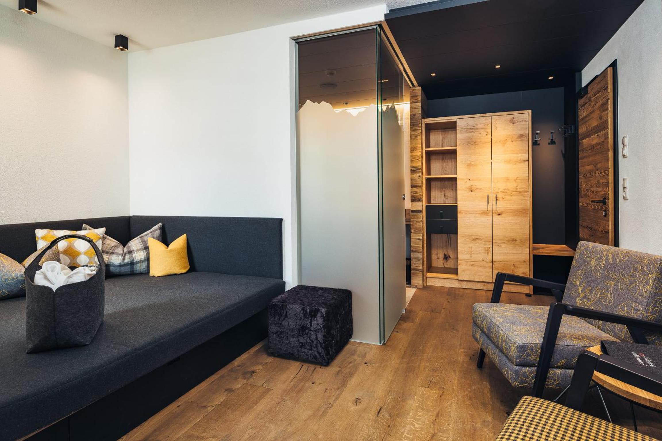 Suite with Balcony - Photo 2