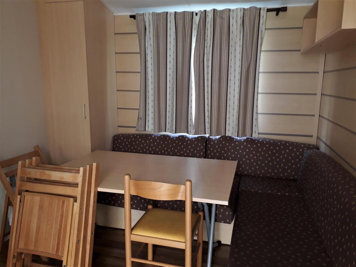 Mobile Home photo 3