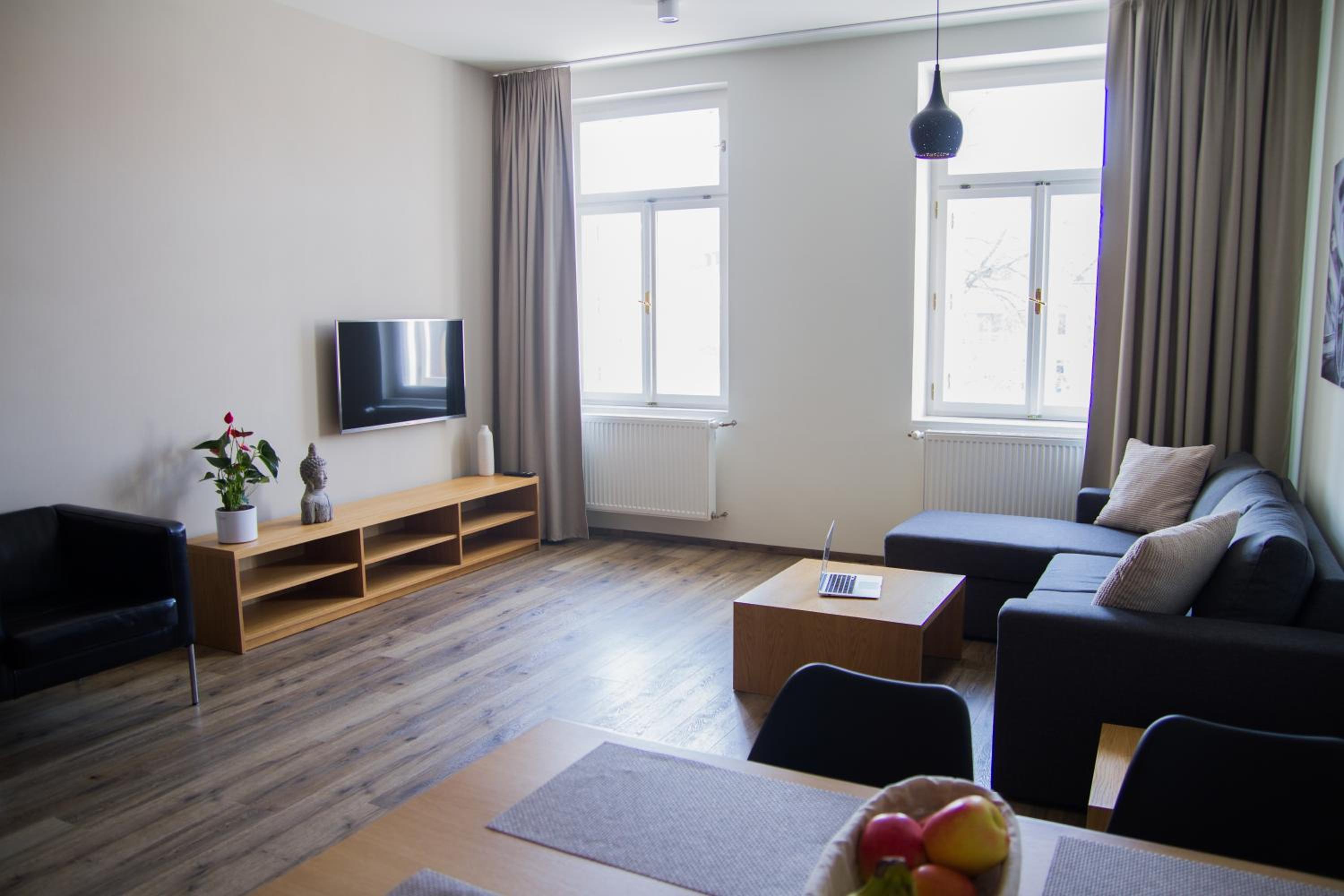 King Room with Roll-In Shower - Disability Access
