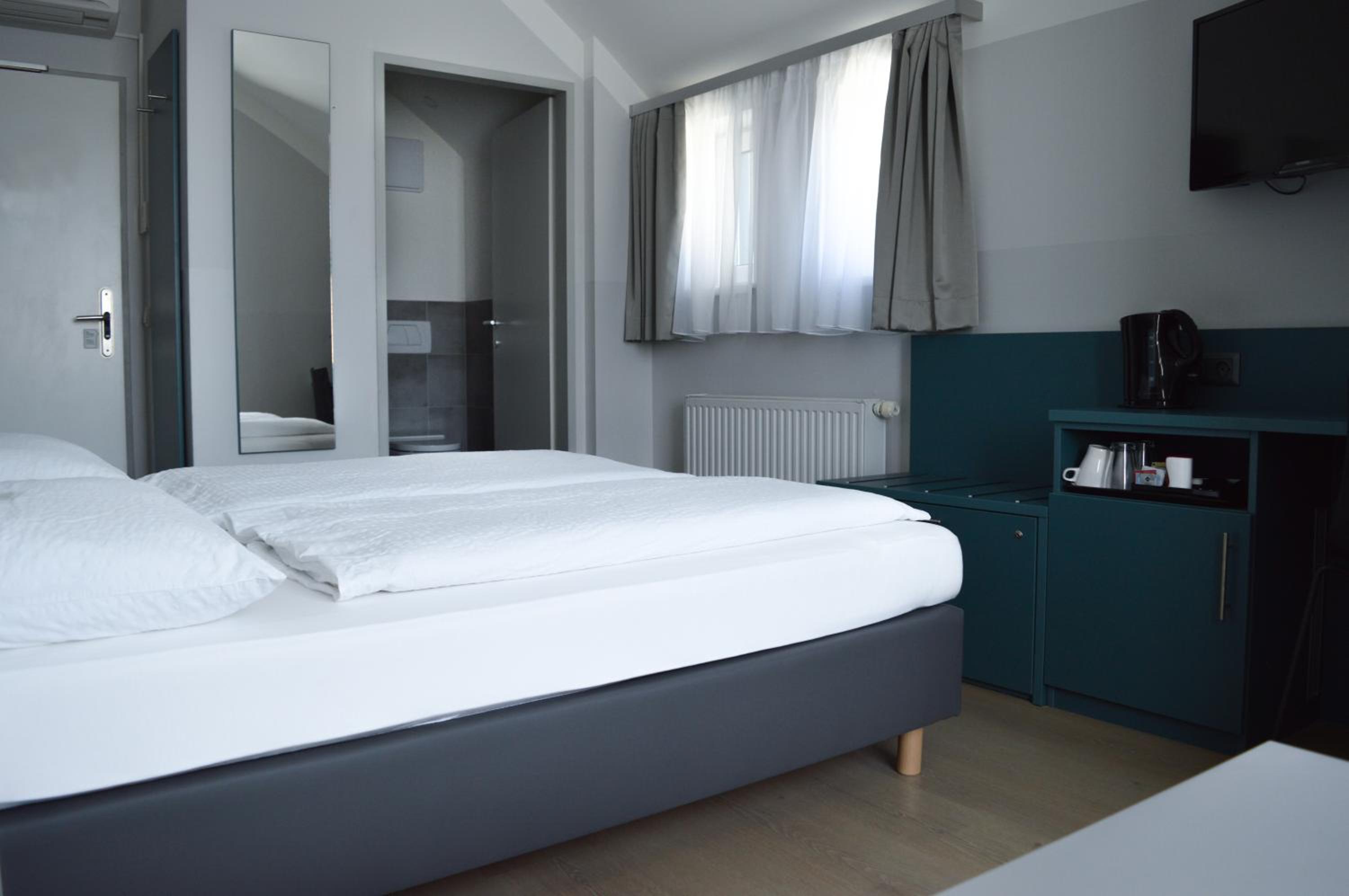 Superior Room with Garden View - Photo 7