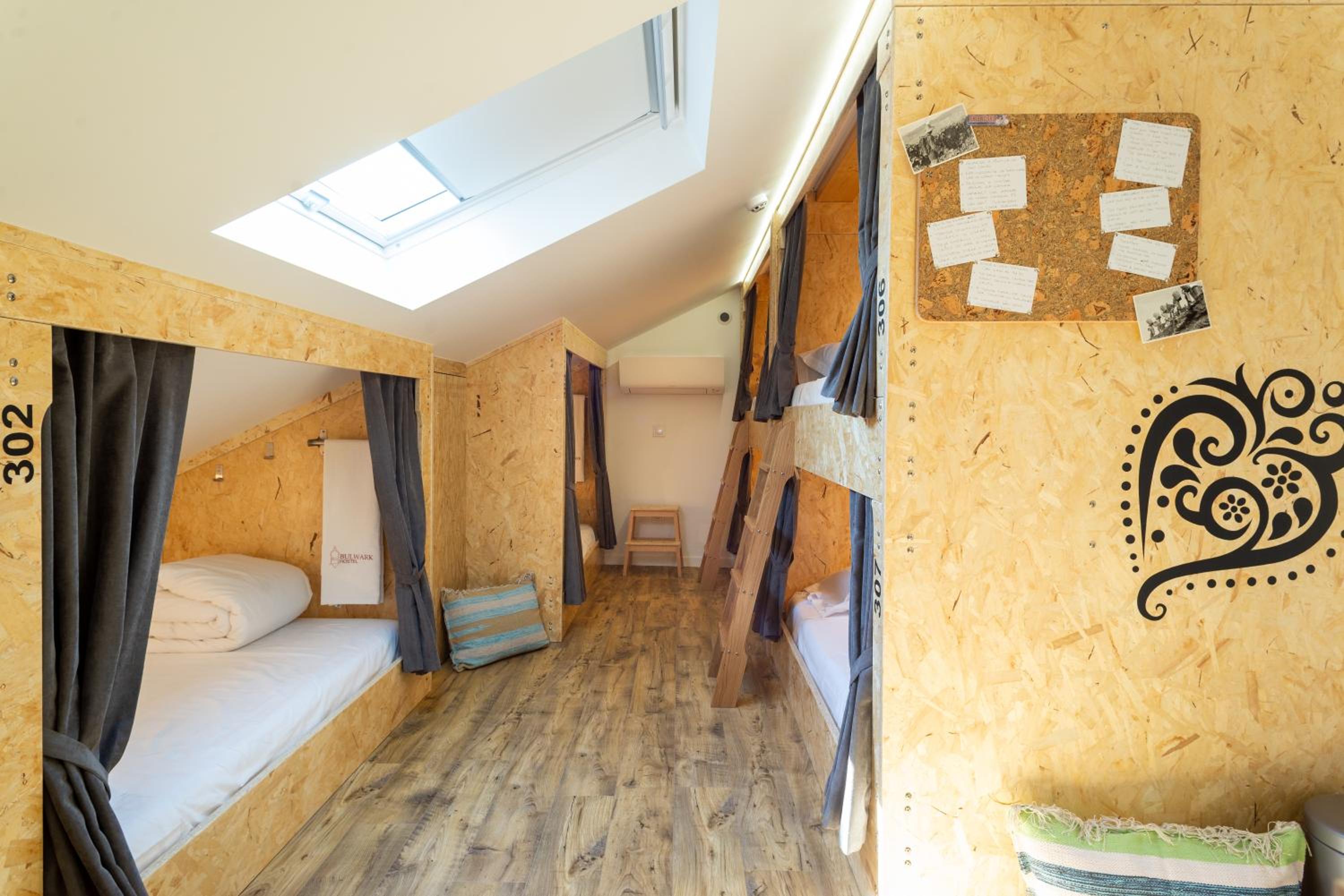 Single Bed in Mixed Dormitory Room photo 1