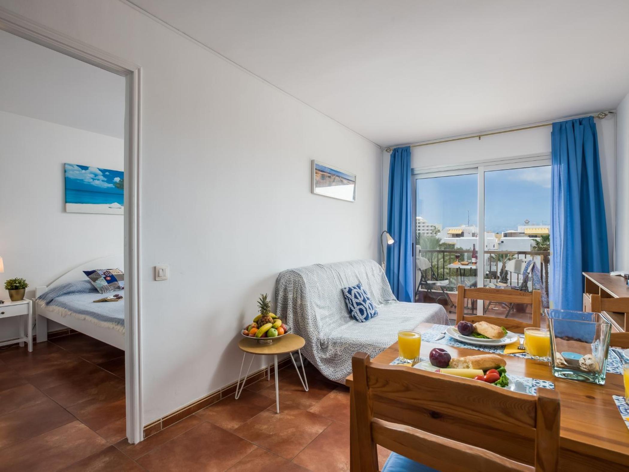 Estudio con vista al jardín