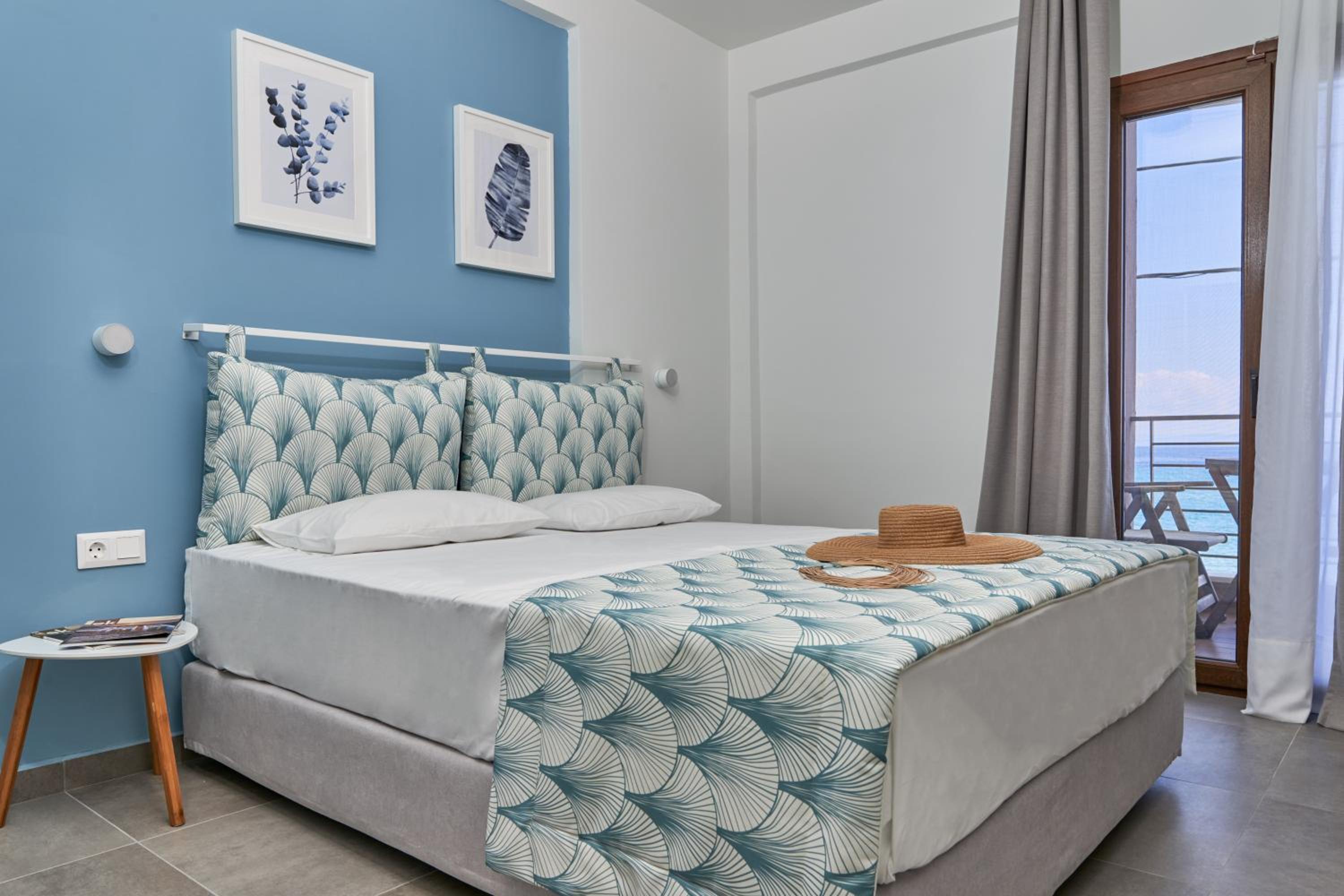 Studio Apartment with Sea View photo 1
