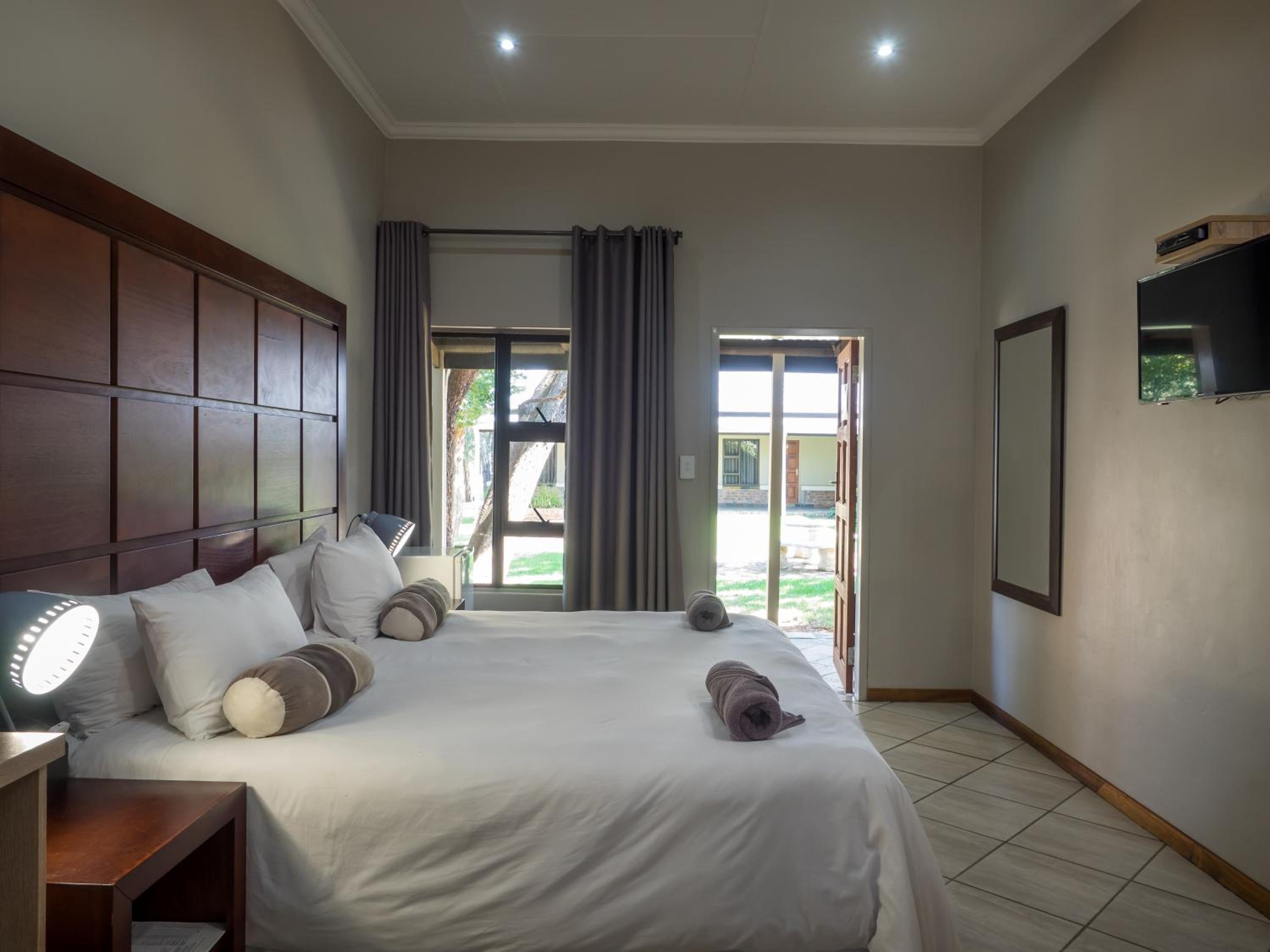 Standard Twin Room with Garden View