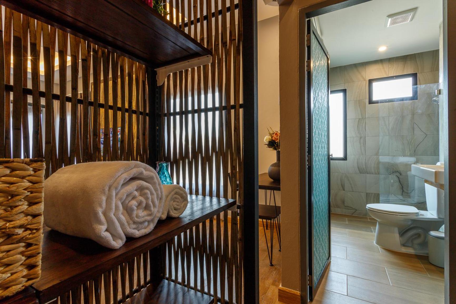 Triple Room with Balcony - Photo 7