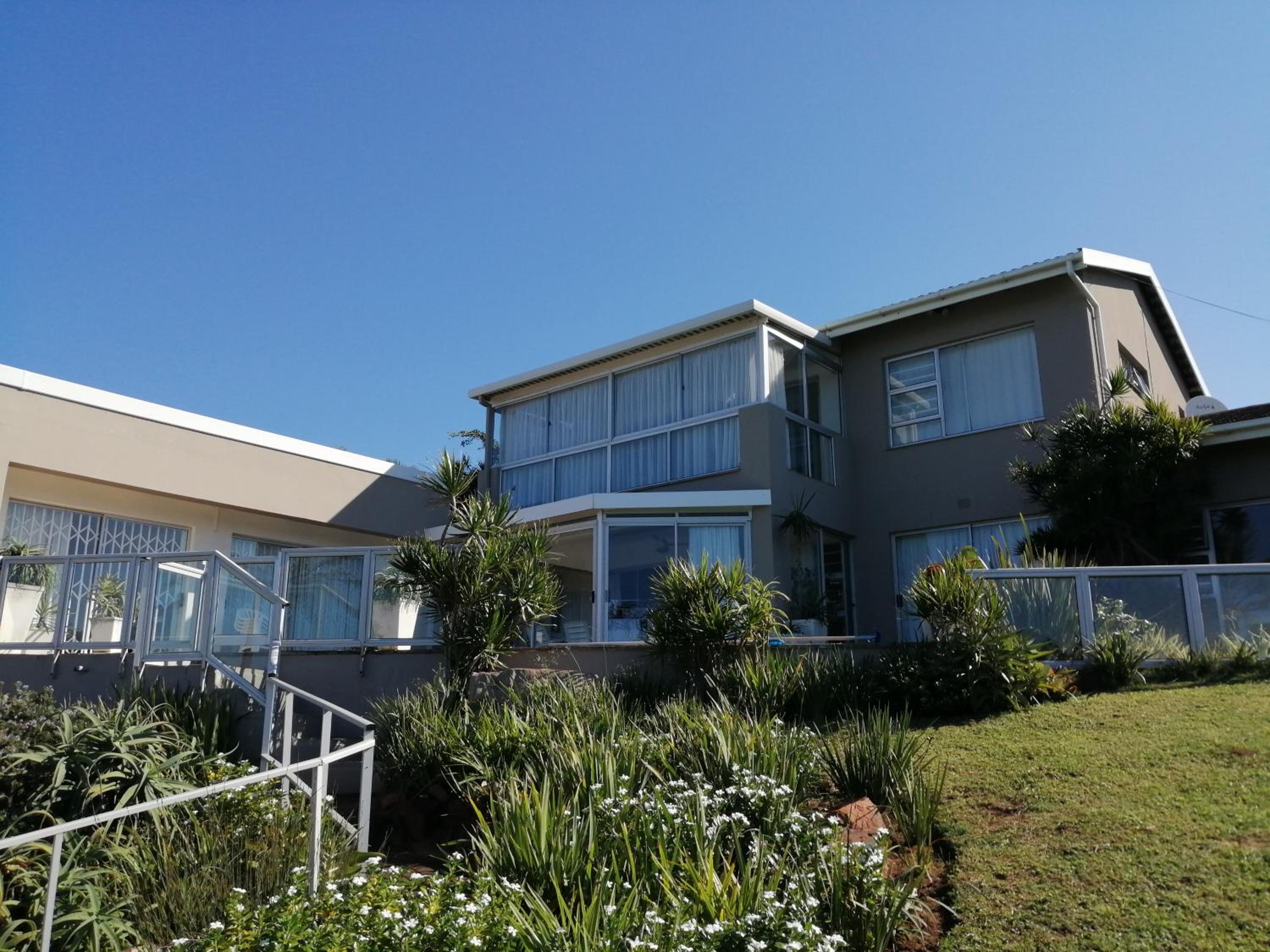 Four-Bedroom House - Photo 18
