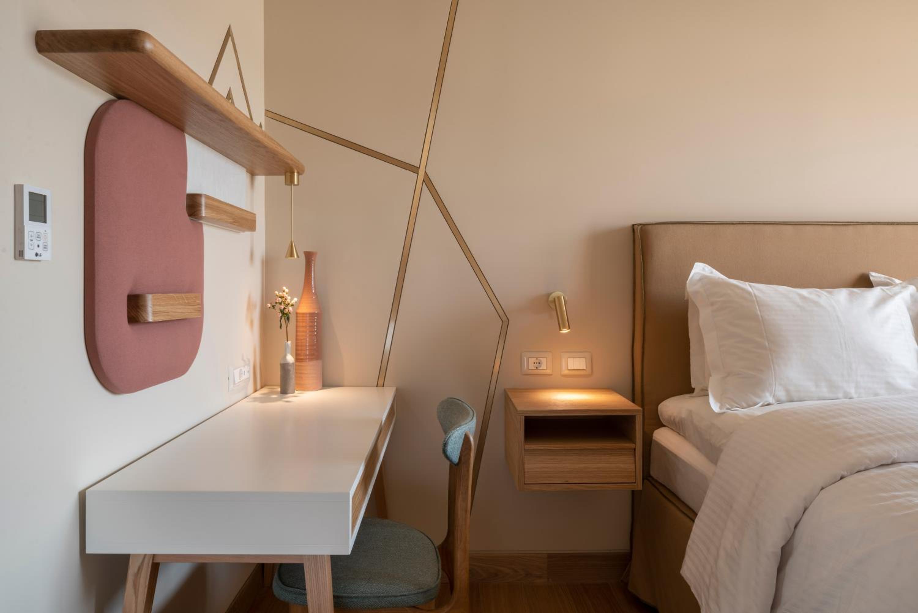 Budget Double Room - Photo 5