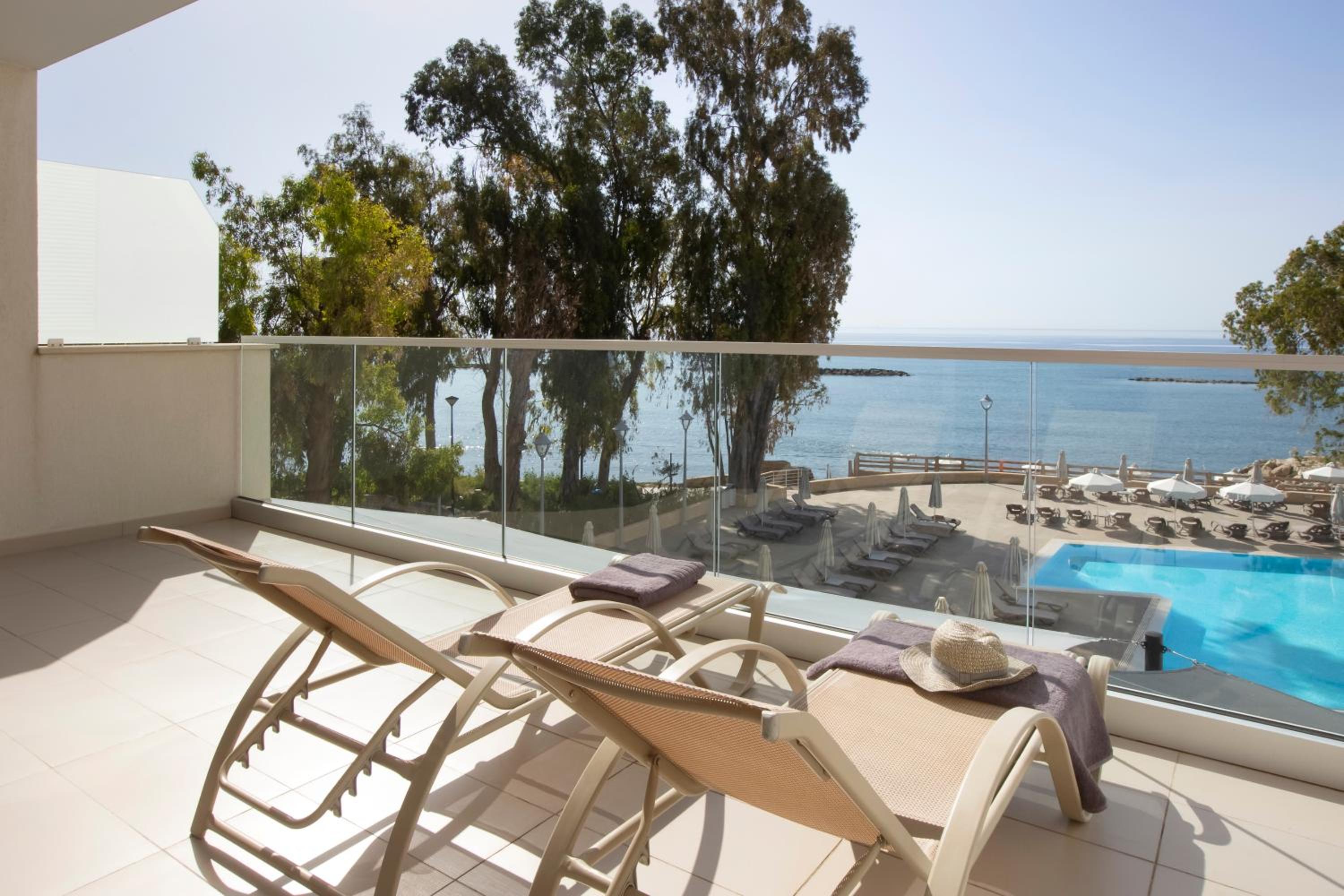 Sea View Suite (2 Adults + 1 Child)   photo 2