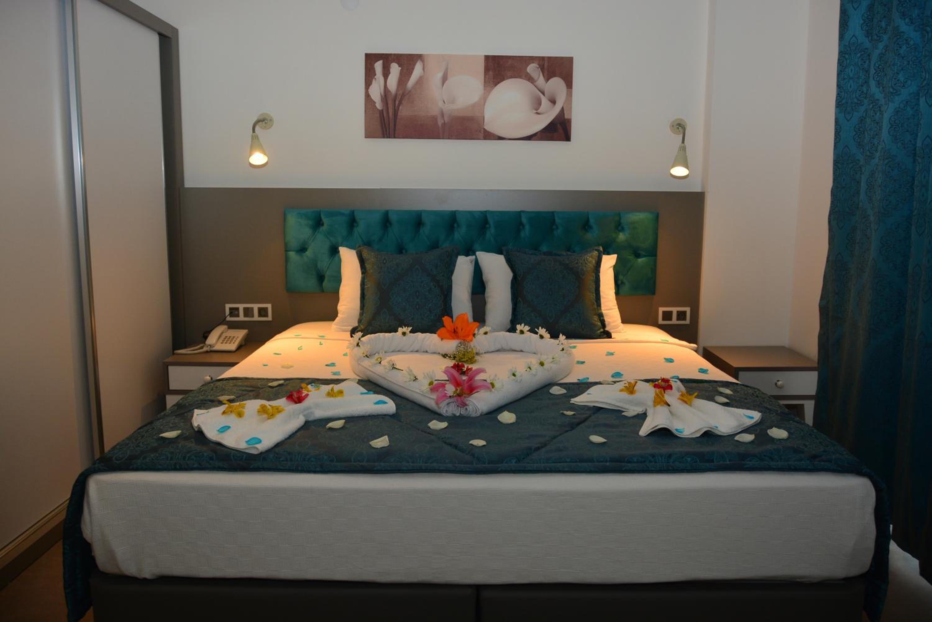 Large Double or Twin Room photo 2