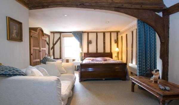 Rooms at The Inn - Deluxe King Room photo 3