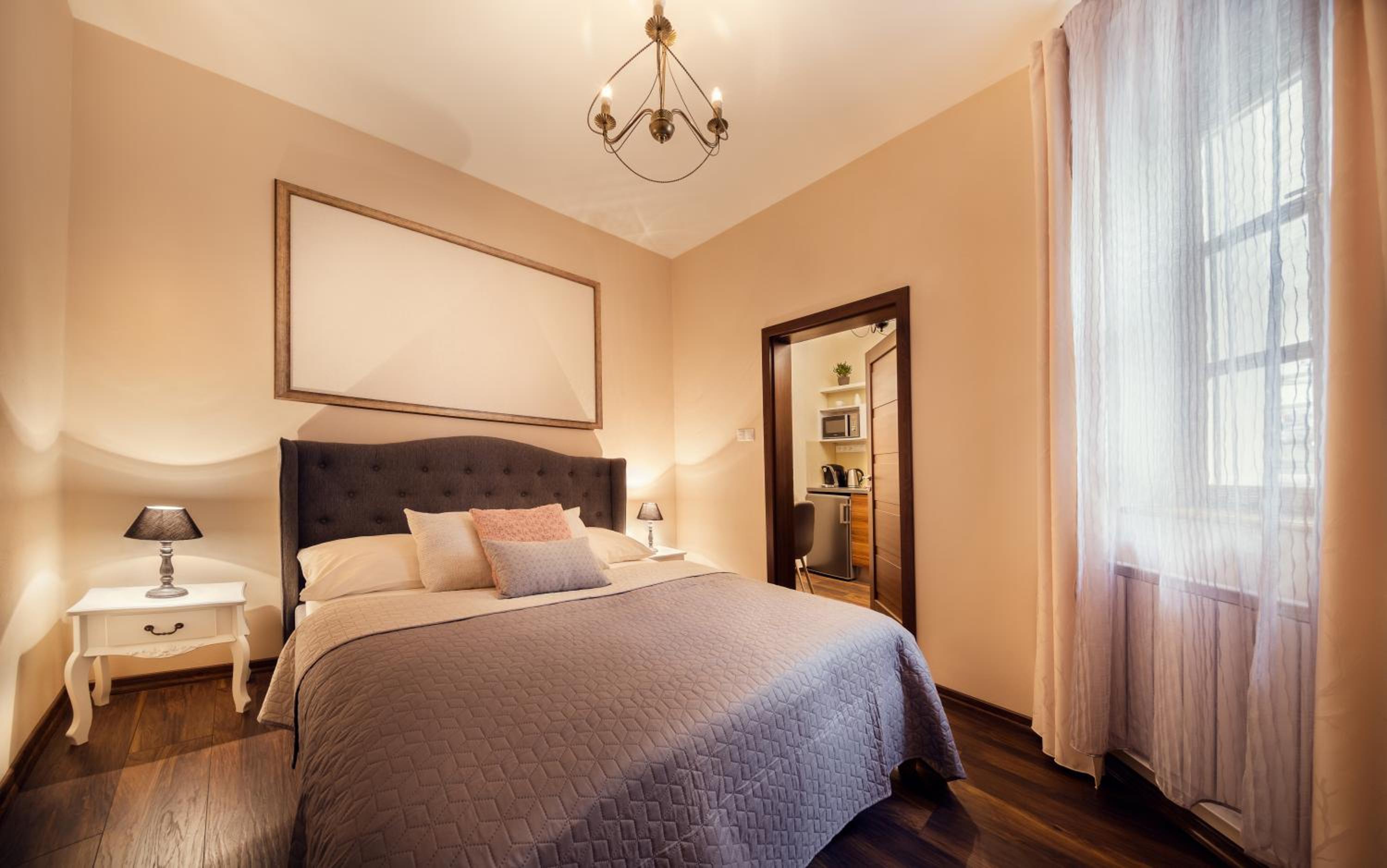 Deluxe Smart Apartment - Photo 3