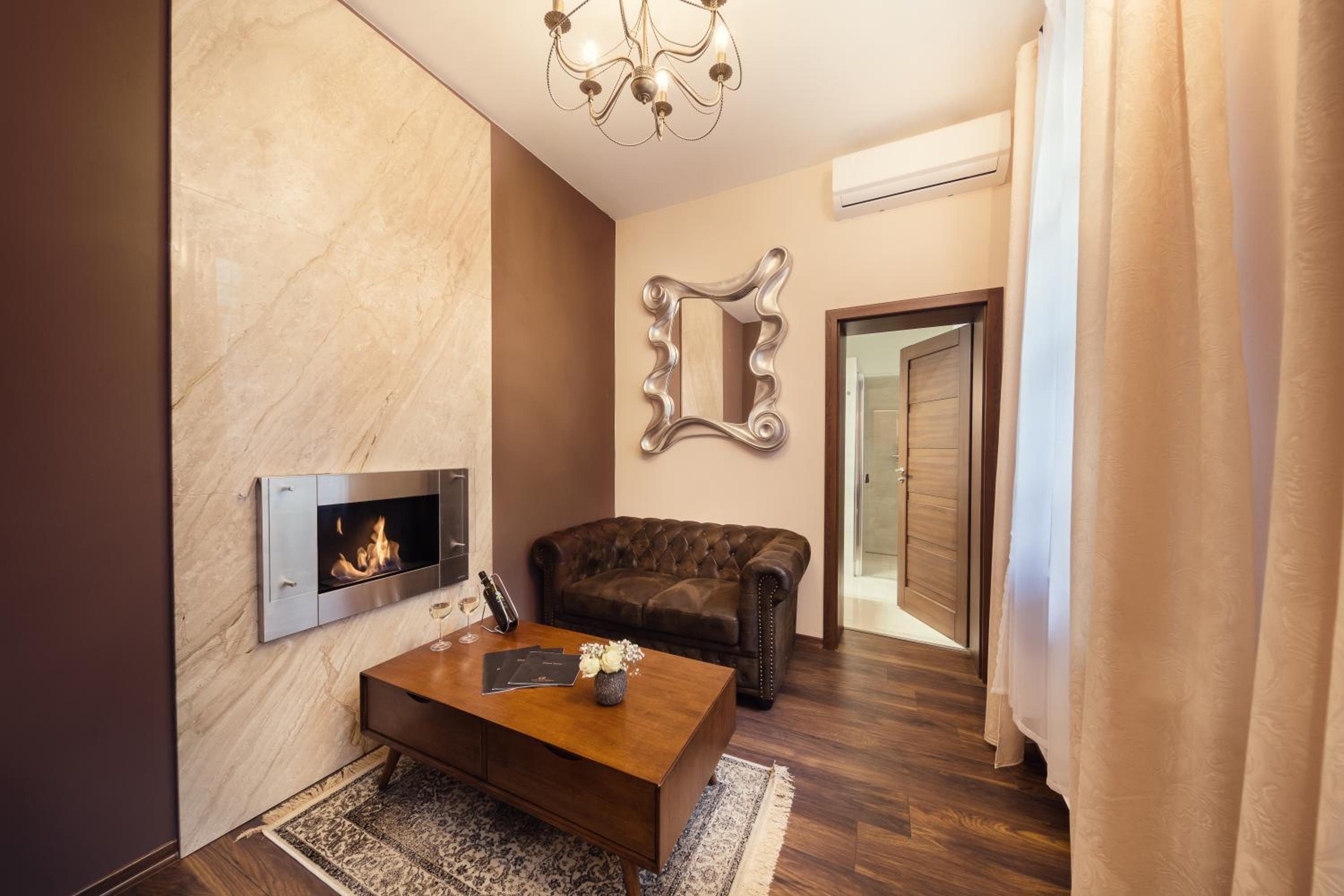 Deluxe Smart Apartment - Photo 1