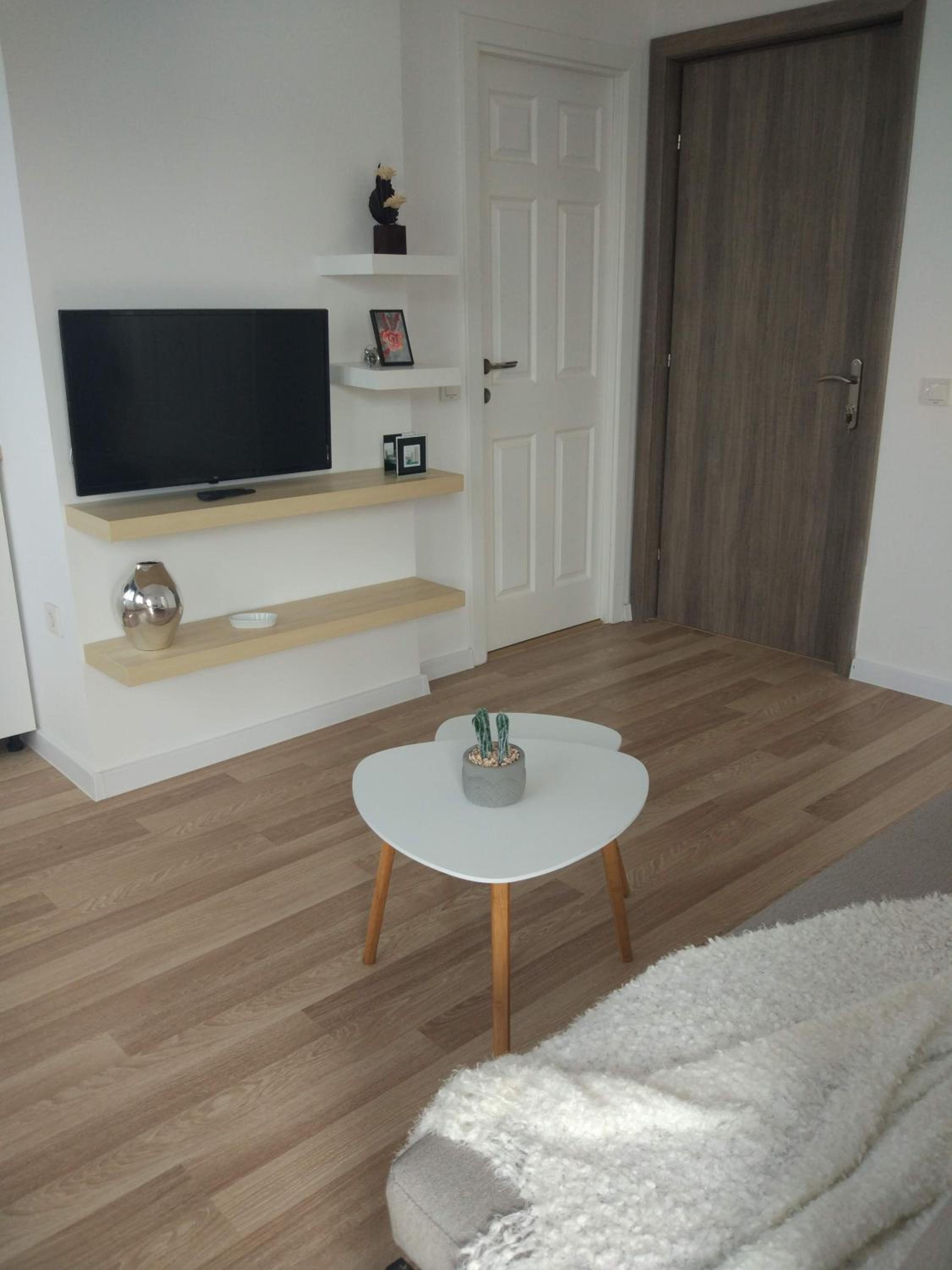 One-Bedroom Apartment - Photo 4