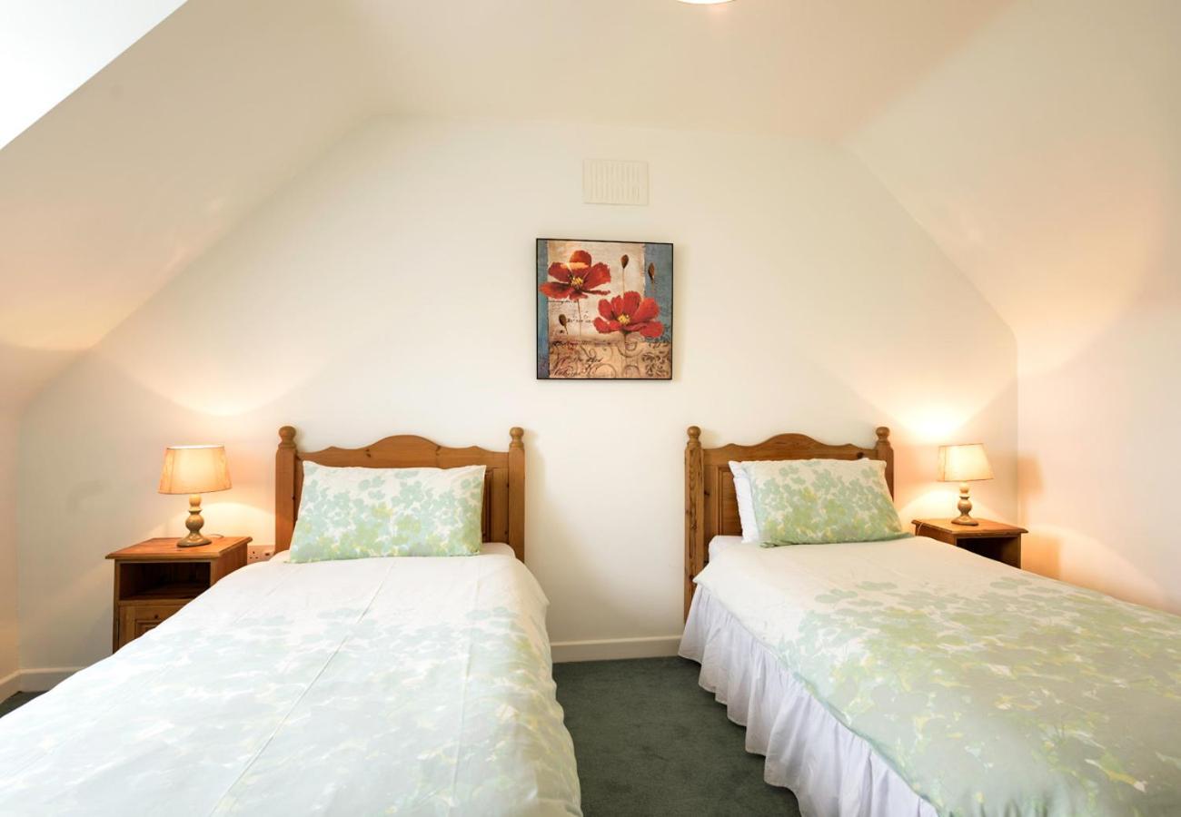 Three-Bedroom House photo 3