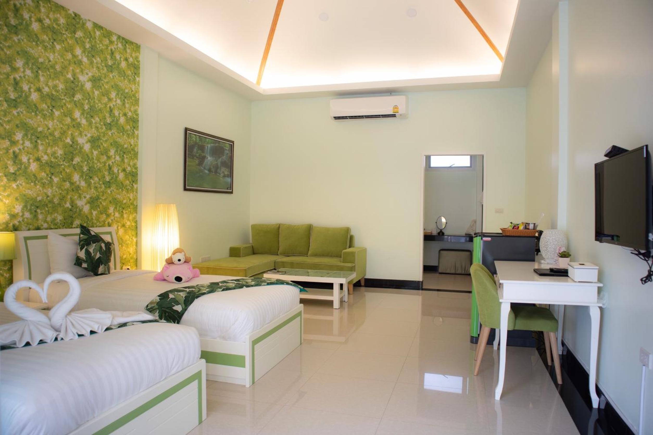 Twin Room with Pool View photo 2