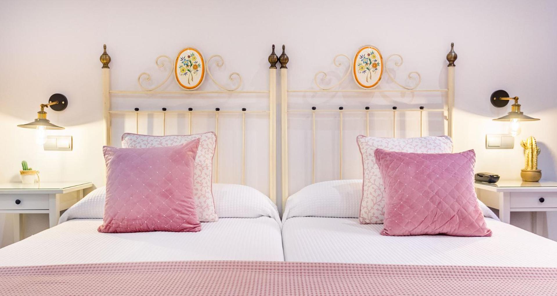 Double or Twin Room - Photo 14