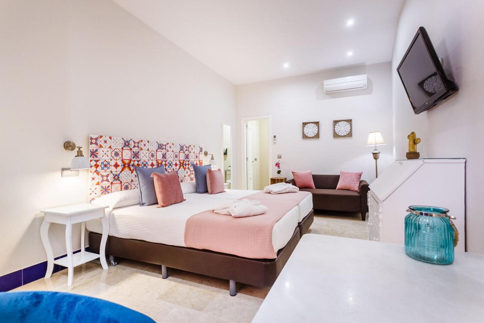 Double or Twin Room - Photo 3