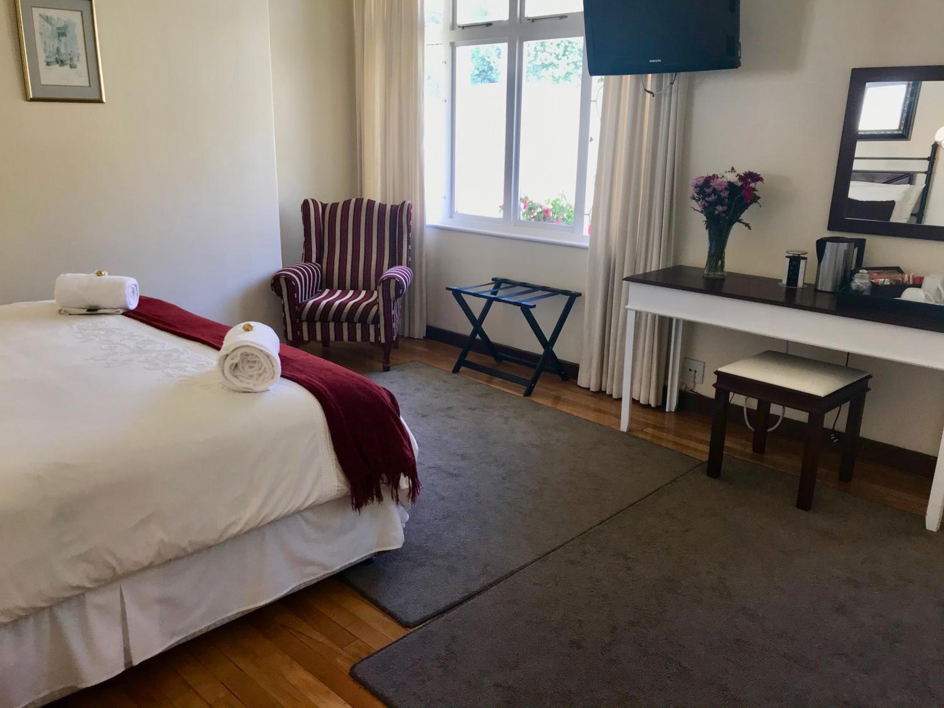 Luxury Double or Twin Room with Bath and Shower photo 1