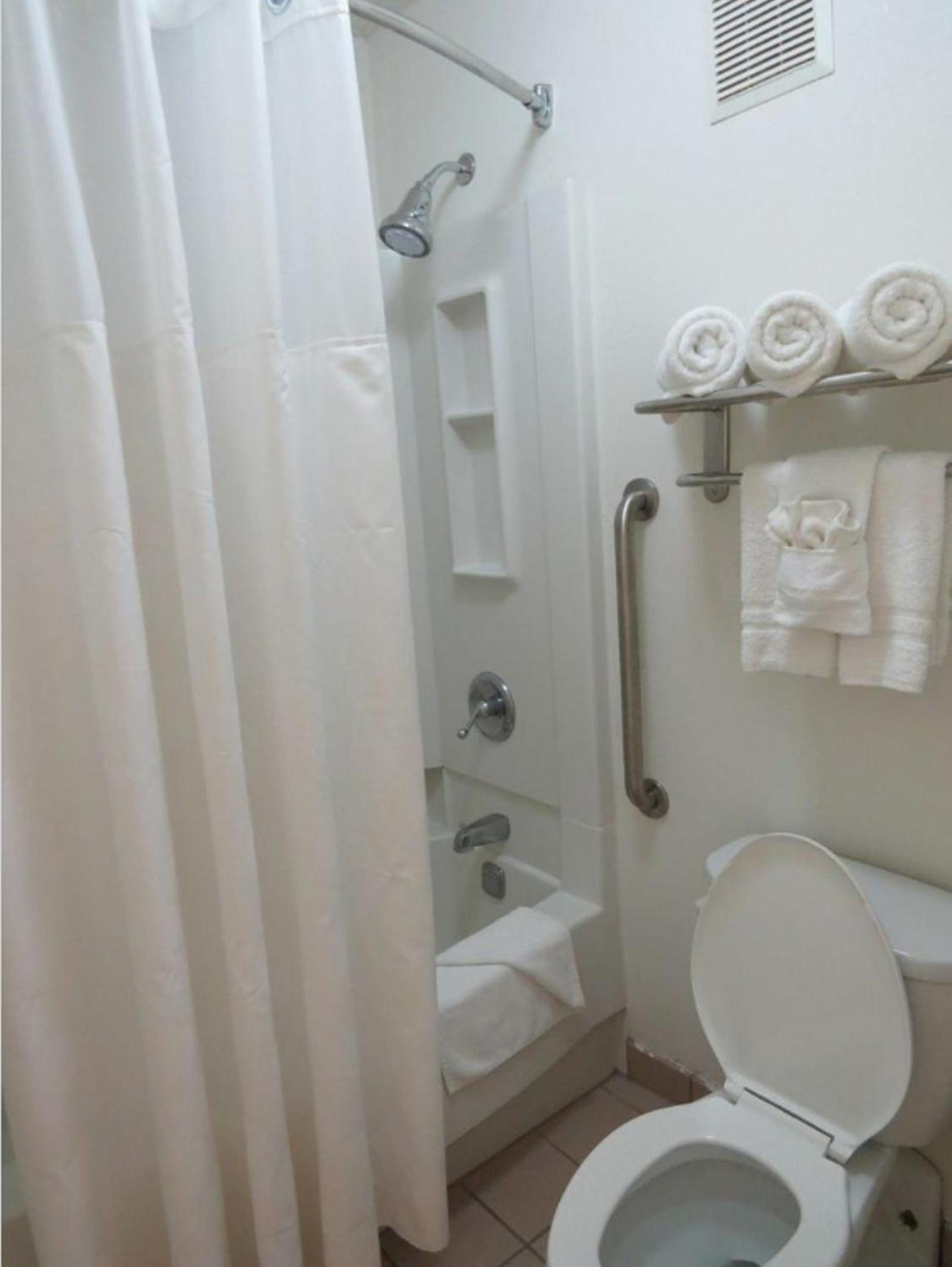 King Room - Disability Access - Non-Smoking - Photo 4
