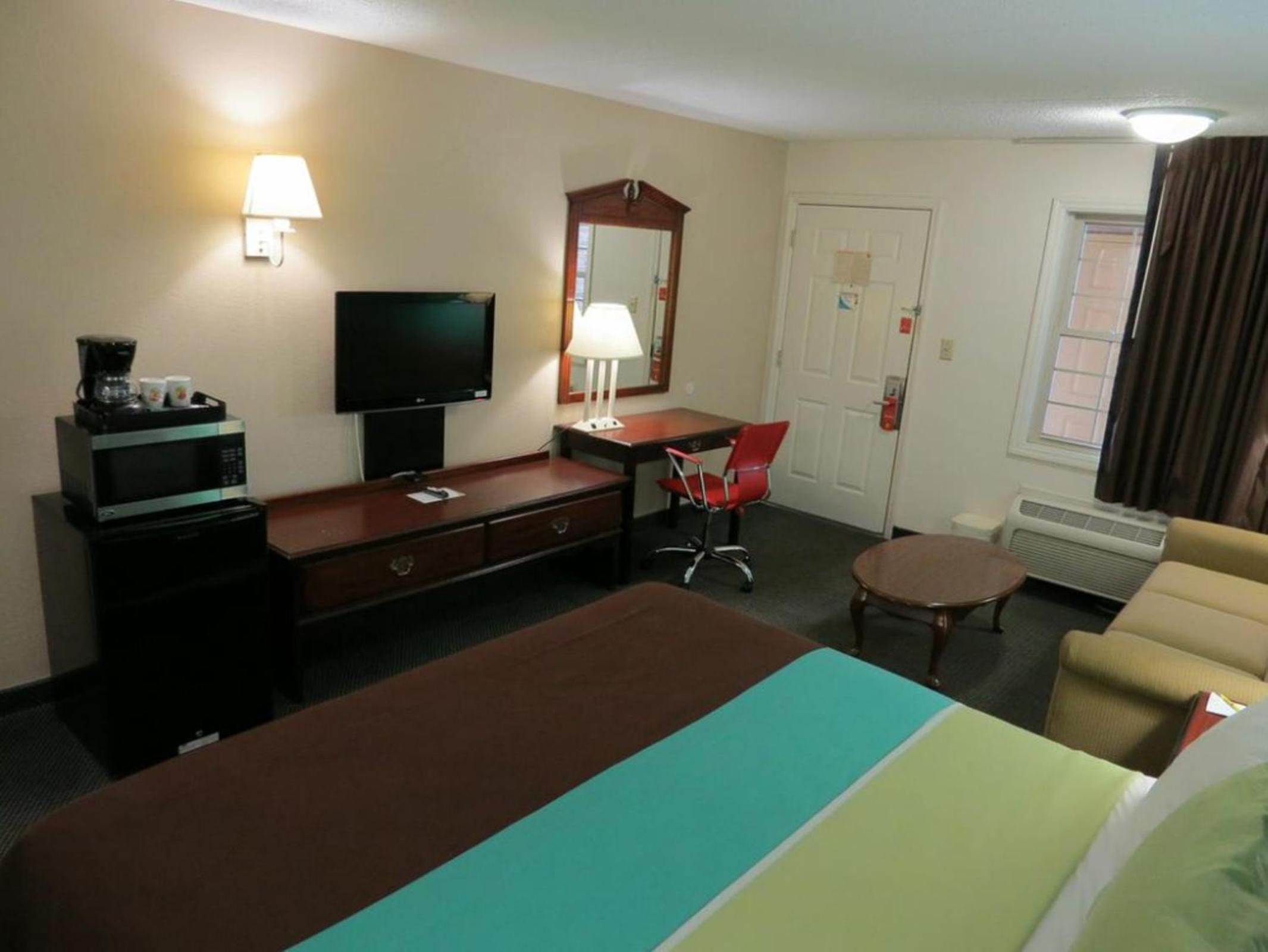 King Room - Disability Access - Non-Smoking - Photo 2