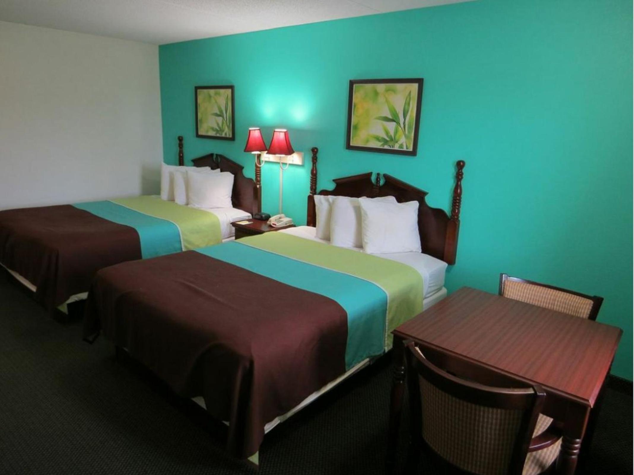 Queen Room with Two Queen Beds - Non-Smoking - Photo 1