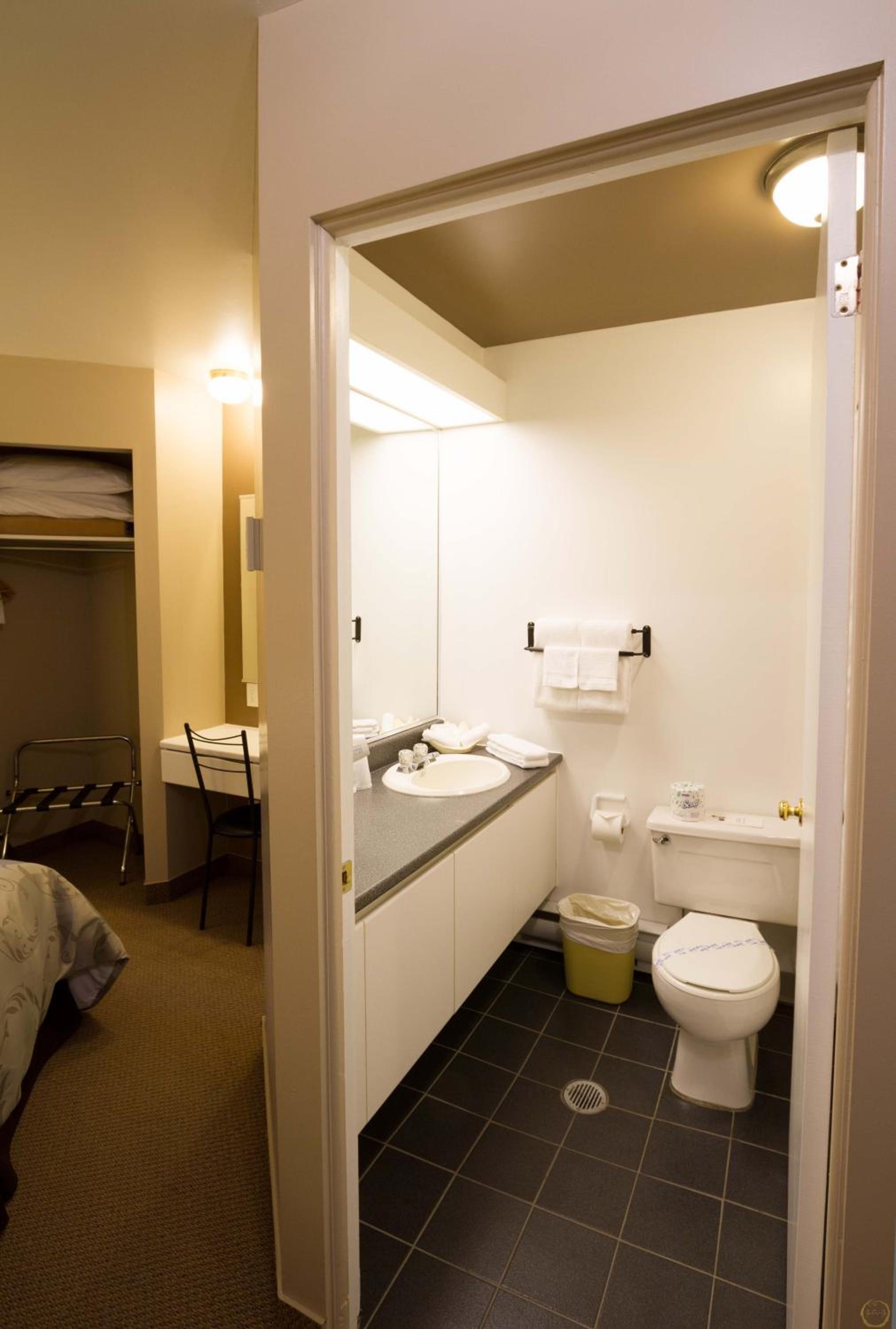 Superior Queen Room with Two Queen Beds, photo 7