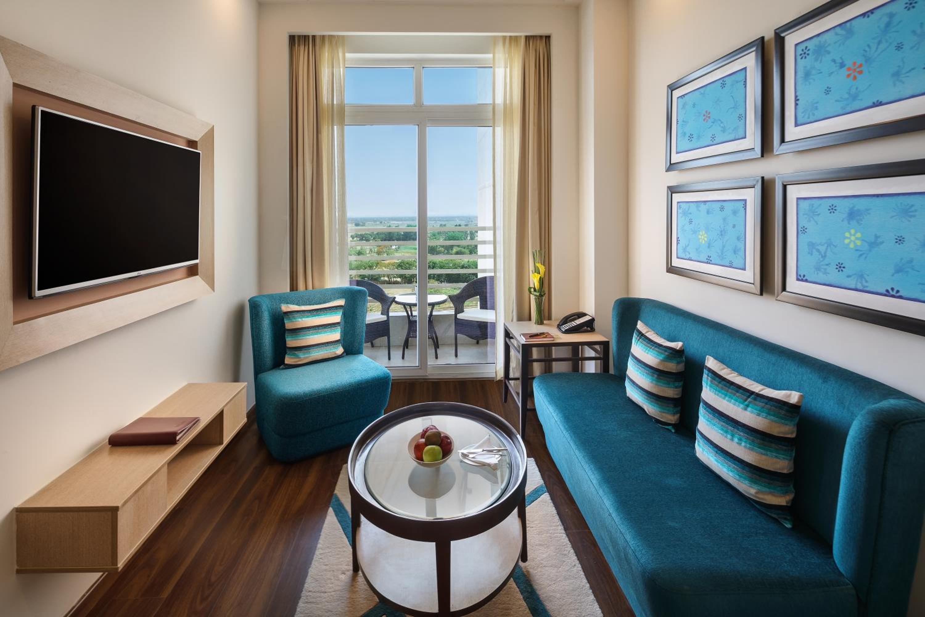 Standard Suite (Complimentary Hi-Tea and 15% Off on Laundry service) - Photo 5