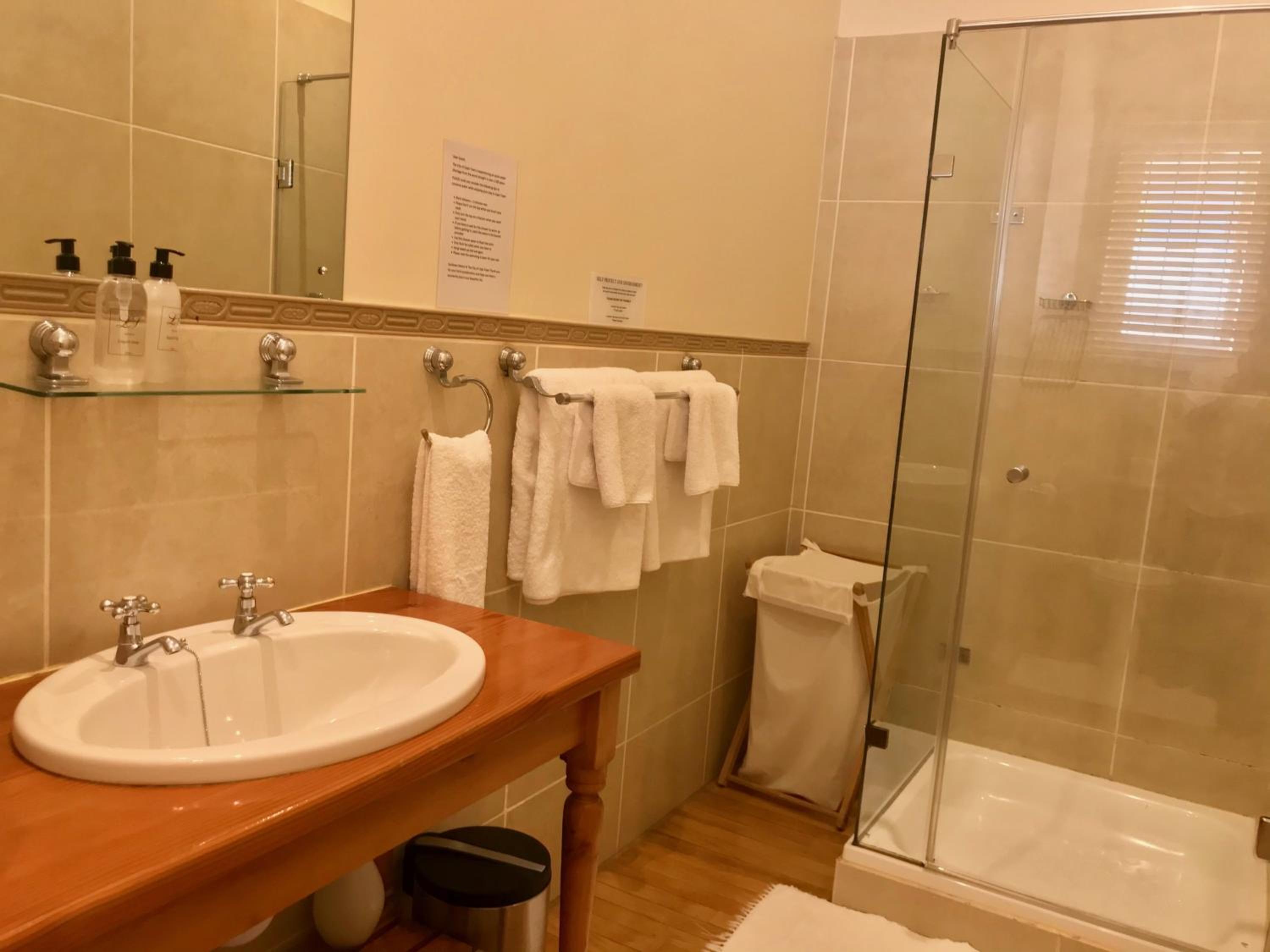 Luxury Double Room with Shower photo 2