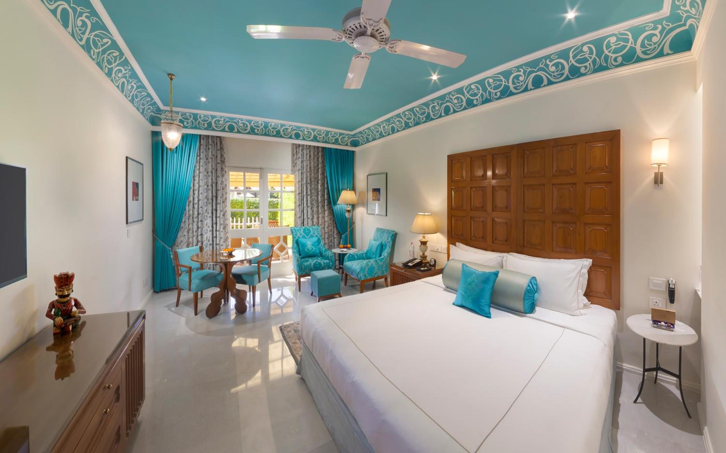 Luxury Room with Private Sitout Garden View - Photo 5