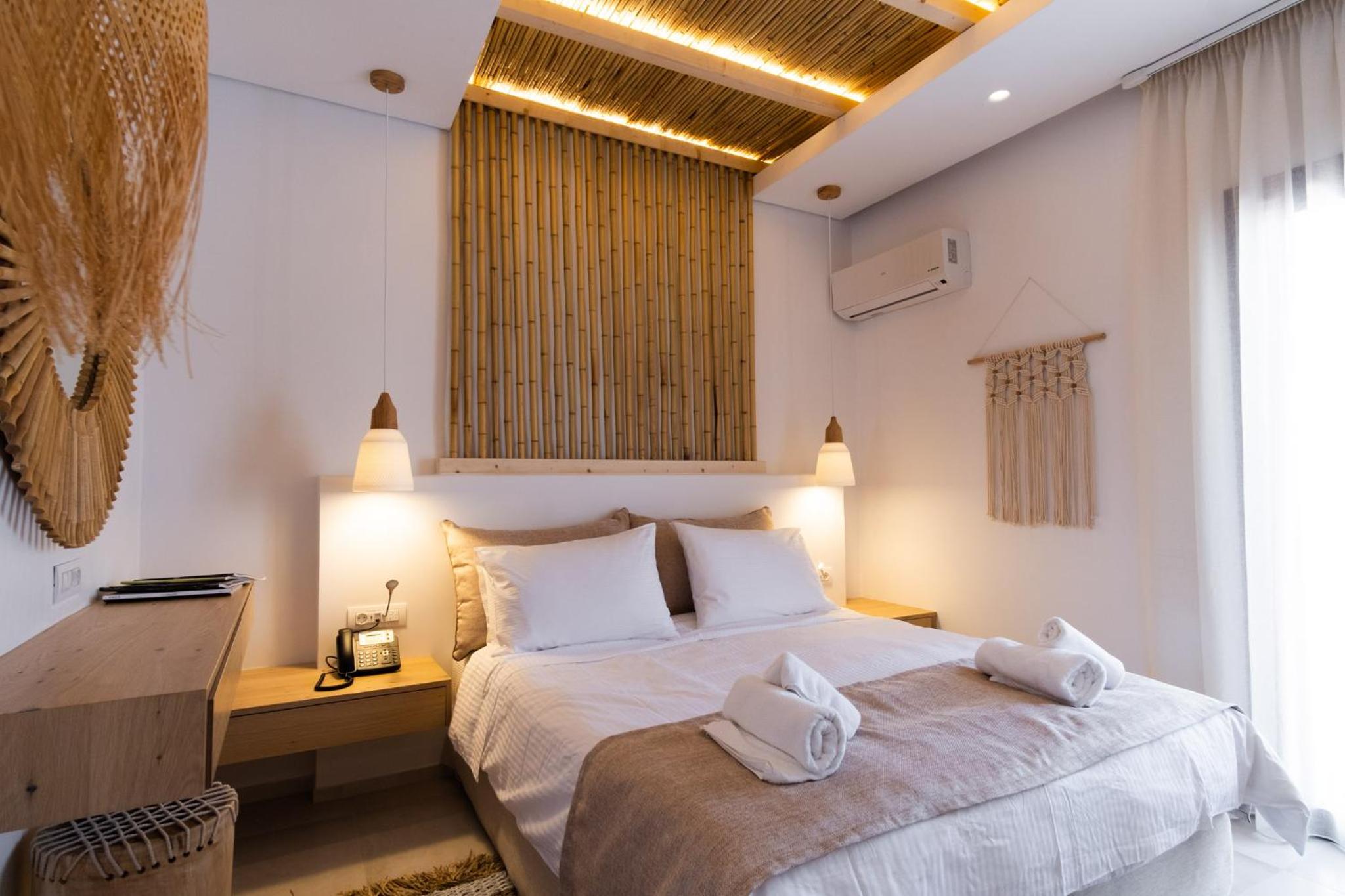 Superior Double Room with Pool View - Photo 4