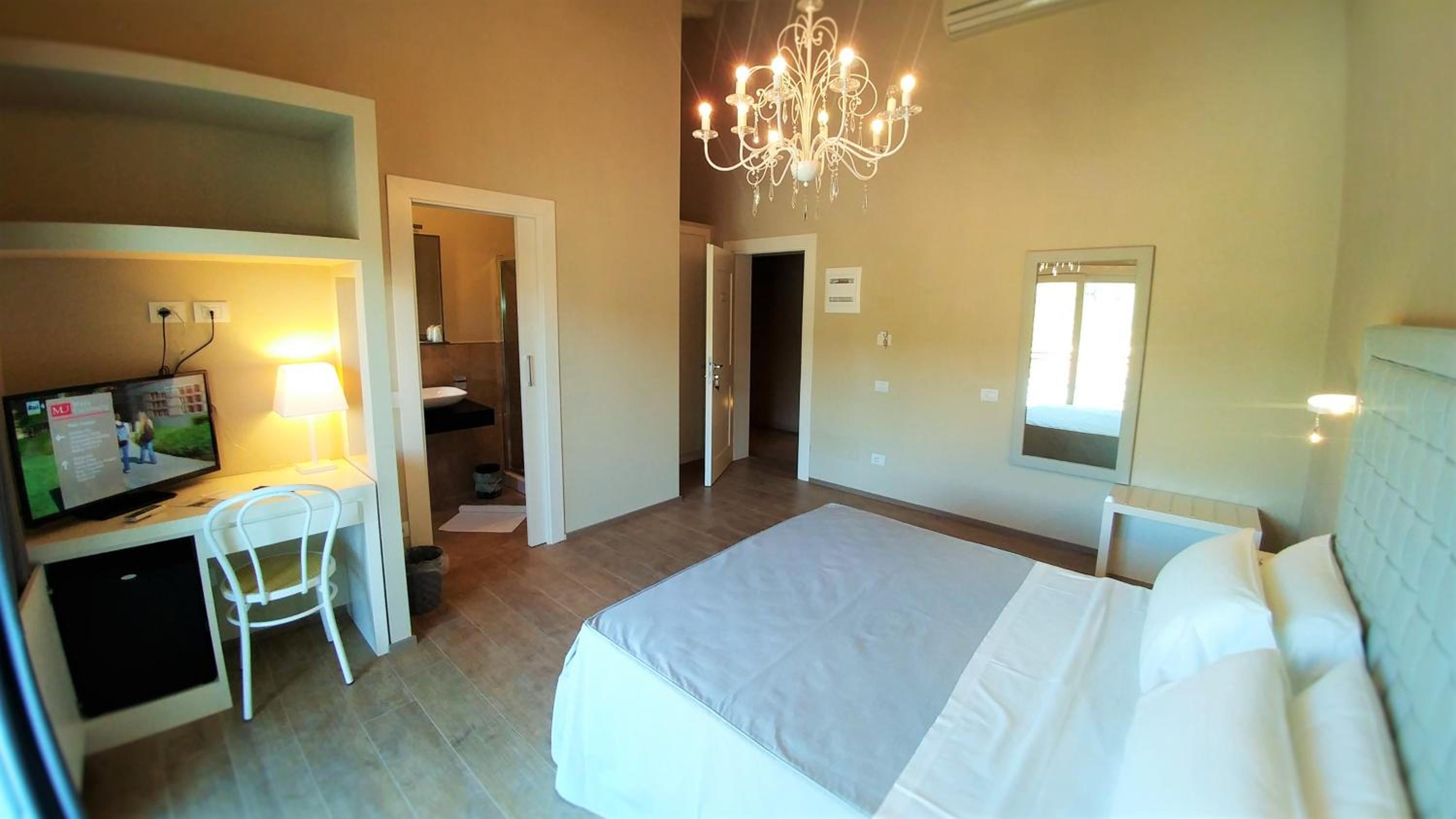 Deluxe Double or Twin Room with Pool View photo 2