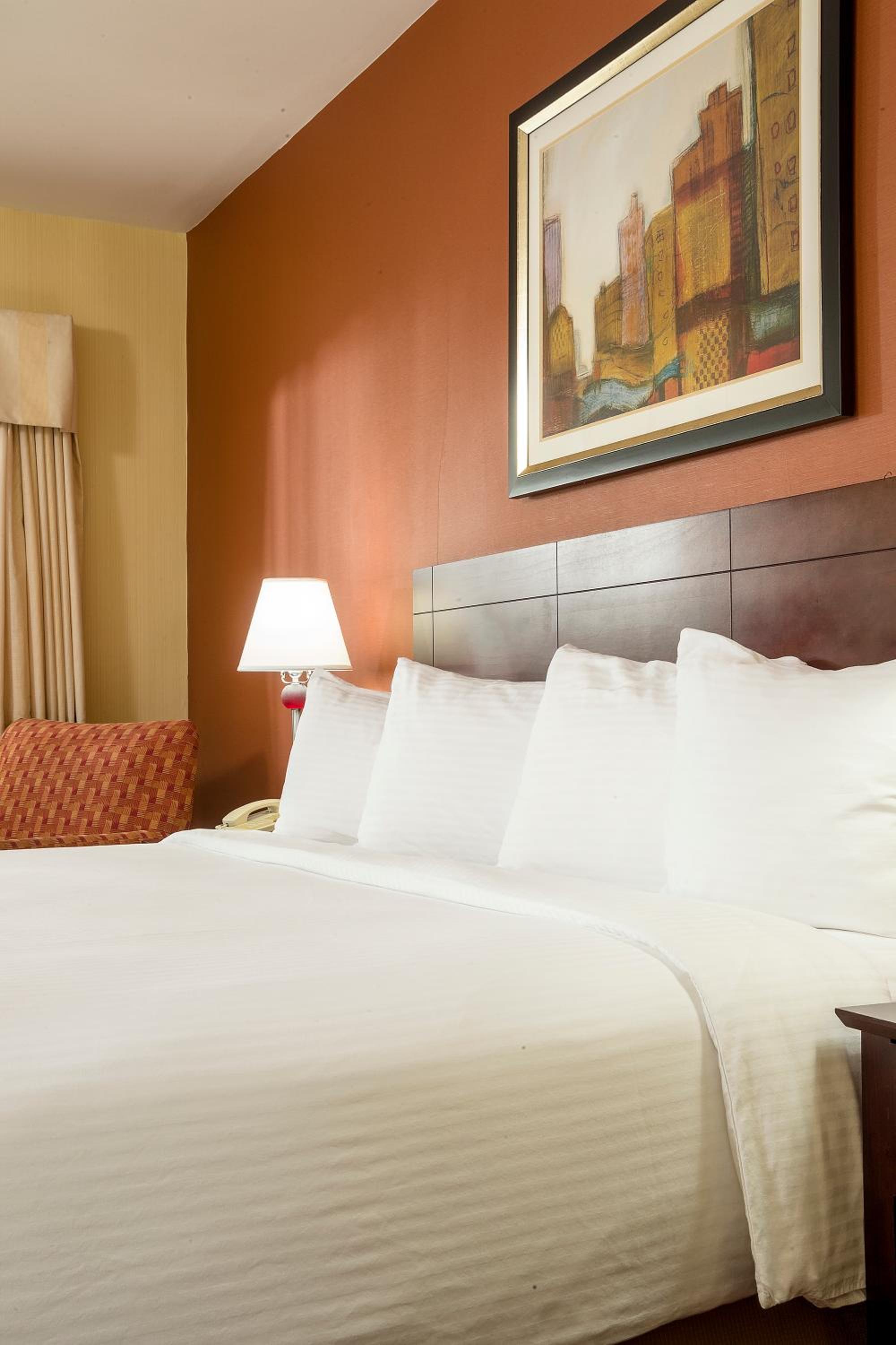 Standard Queen Room with Two Queen Beds photo 1