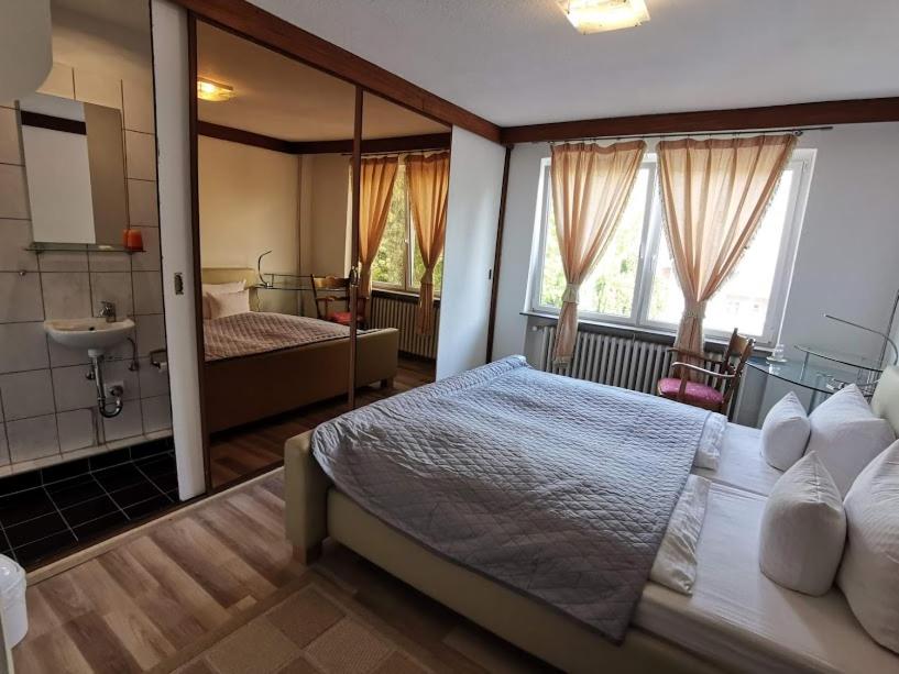 Double or Twin Room - Photo 6