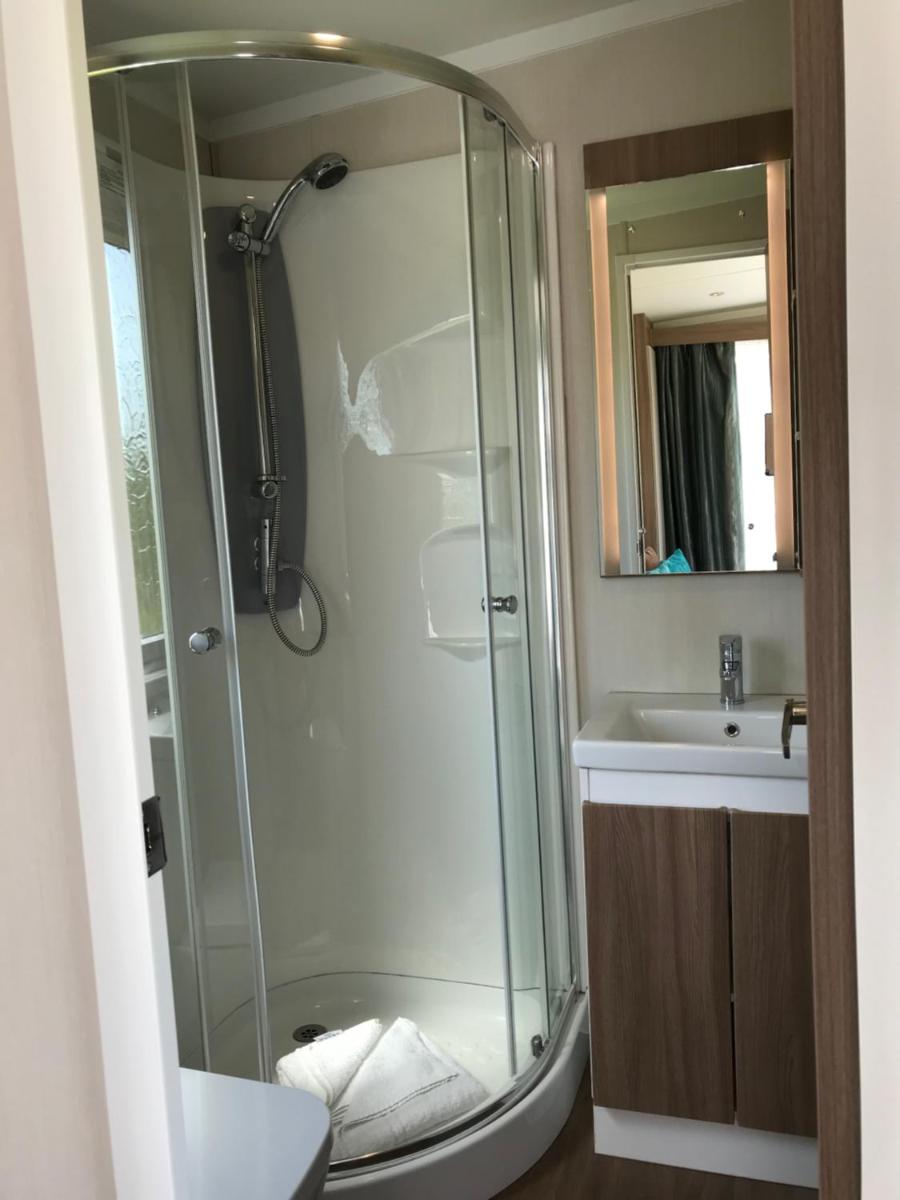 Suite with Hot Tub photo 2