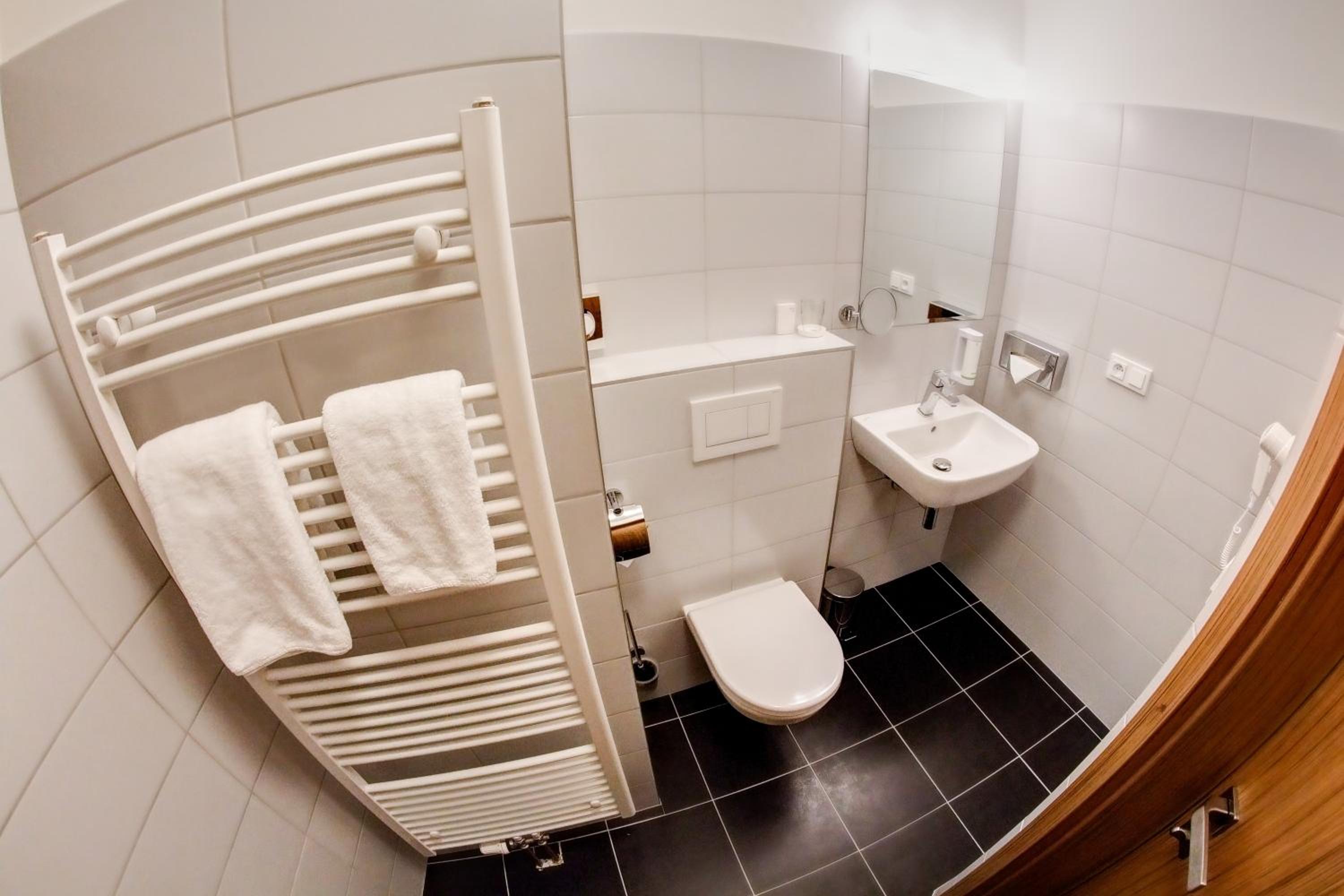 Single Room with Bathroom photo 2