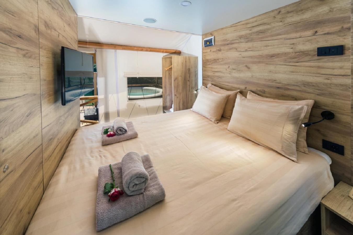 Glamping Tent with Panoramic Bubble  - Photo 15
