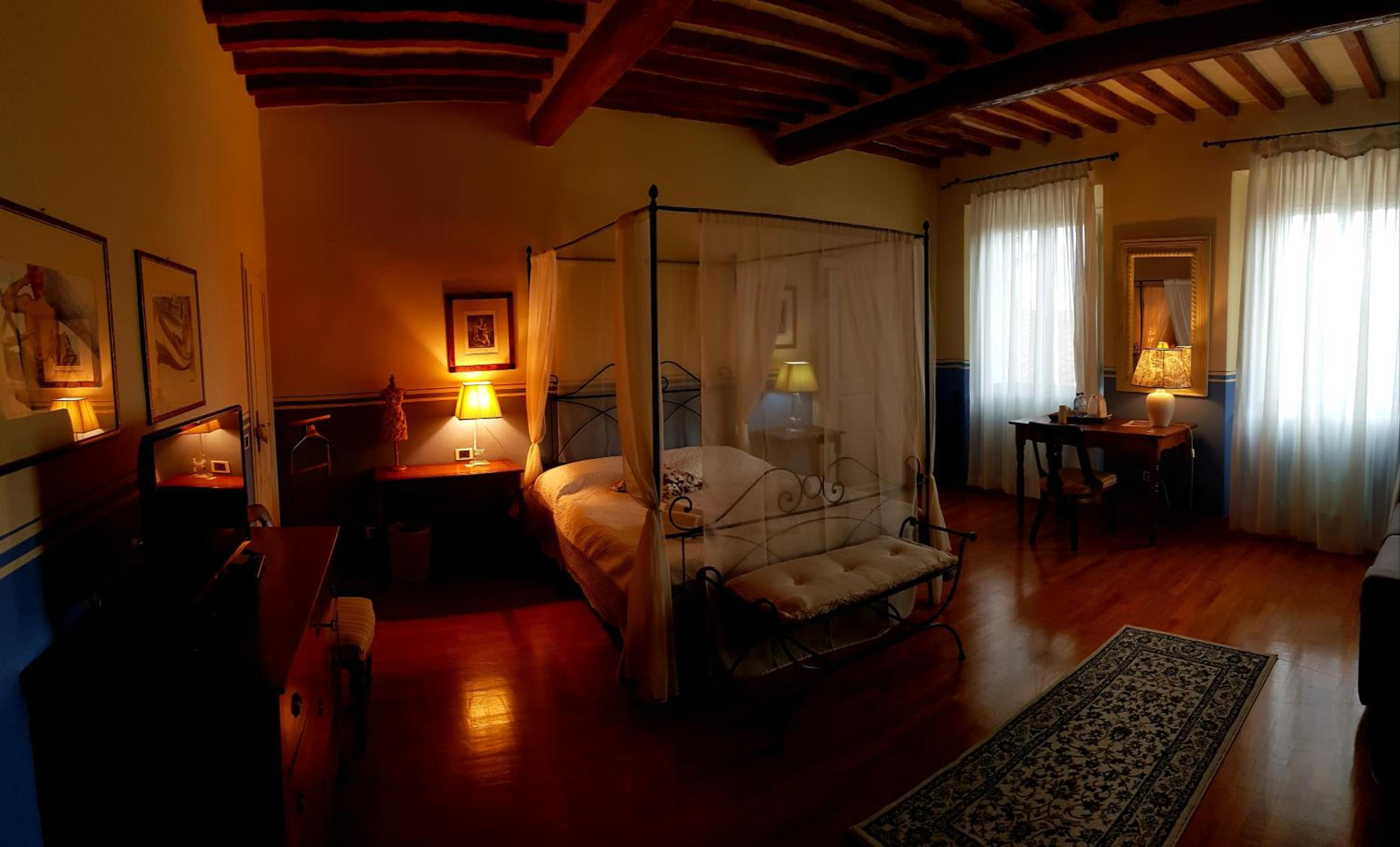 Deluxe Double Room with Bath - Photo 7
