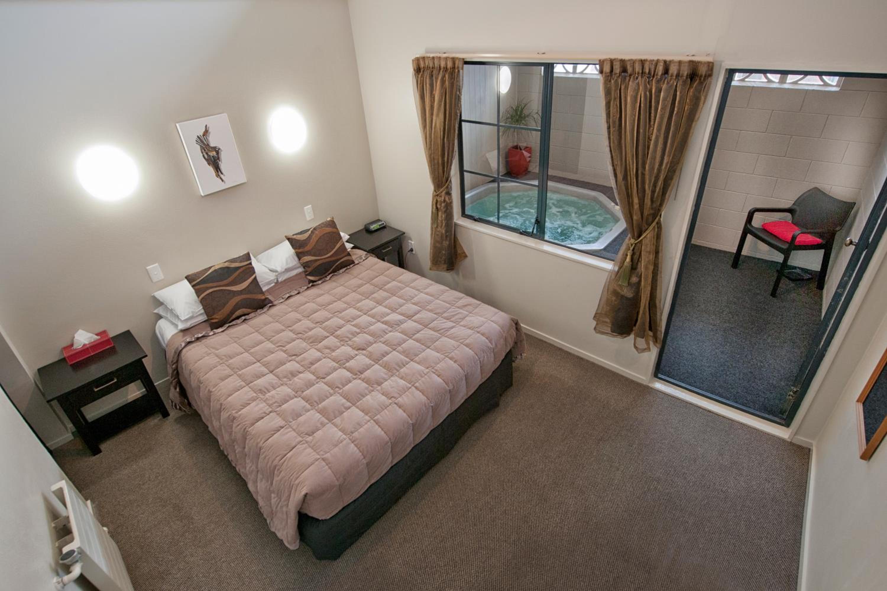 One-Bedroom Apartment with Hot Tub - Photo 20