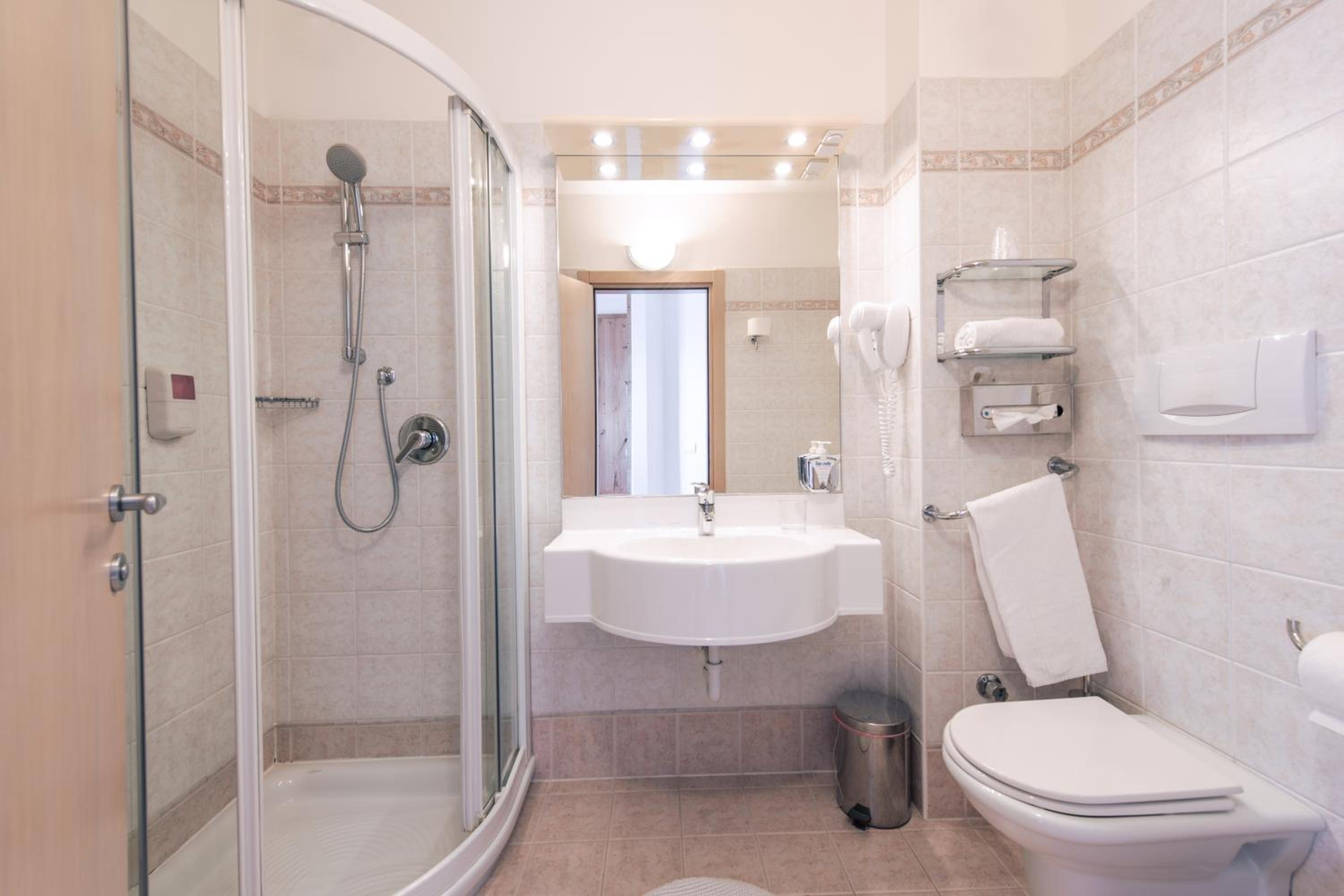 Deluxe Double or Twin Room - Photo 2