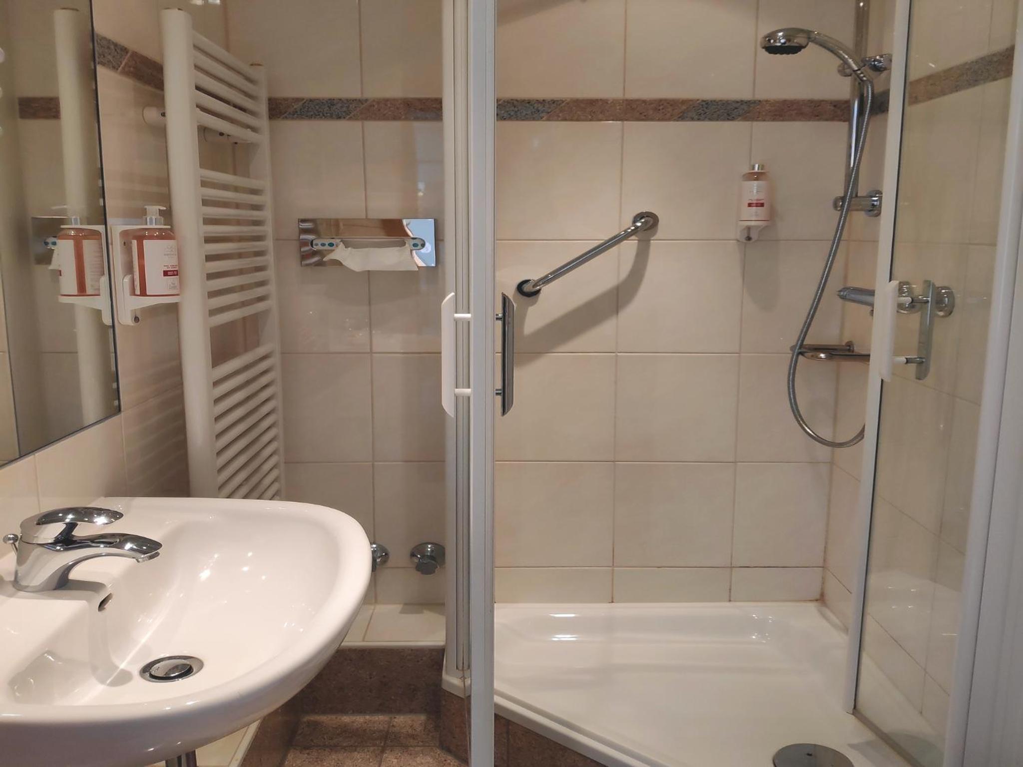 Standard Double Room - Photo 4