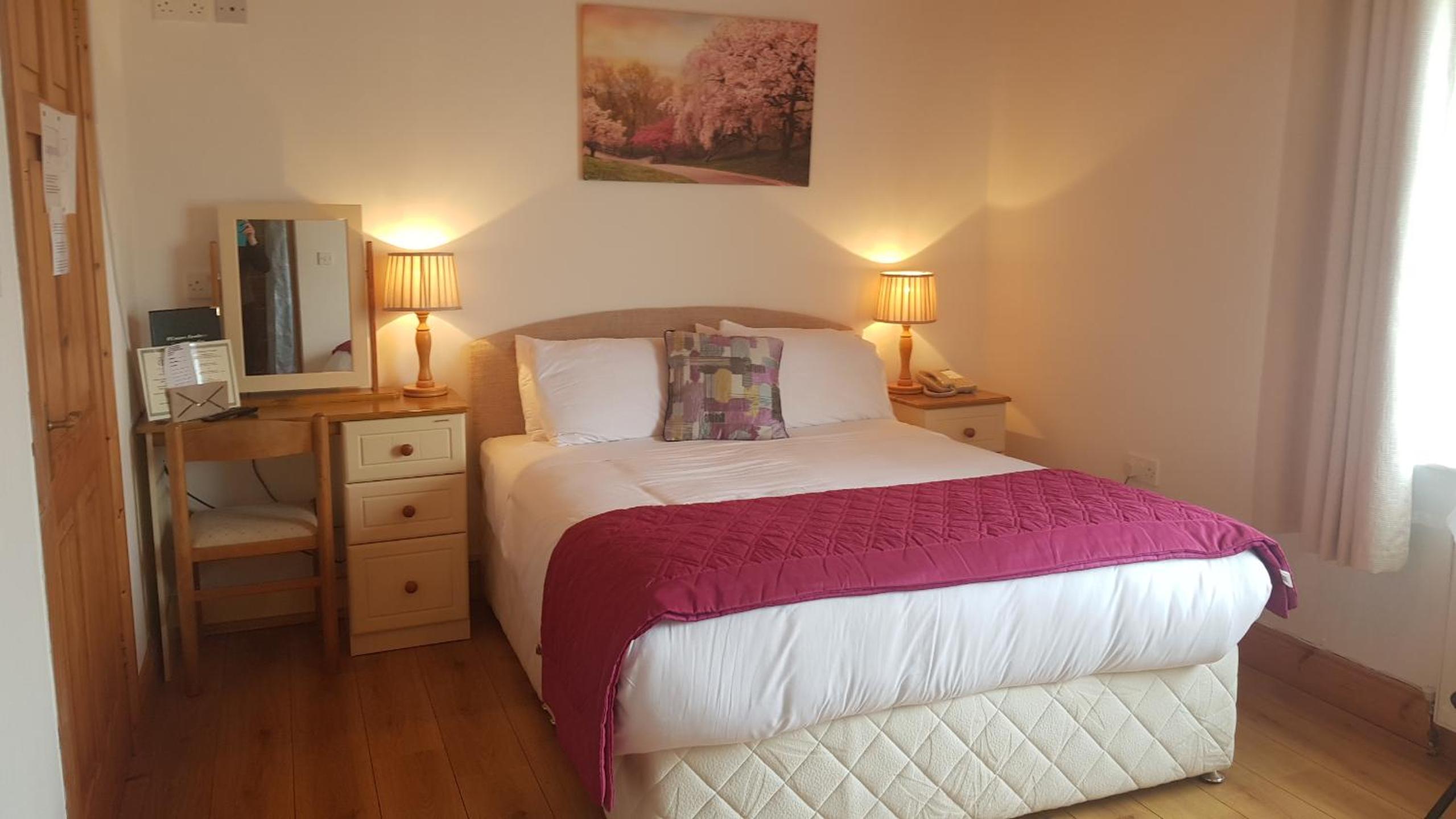 Queen Room photo 2