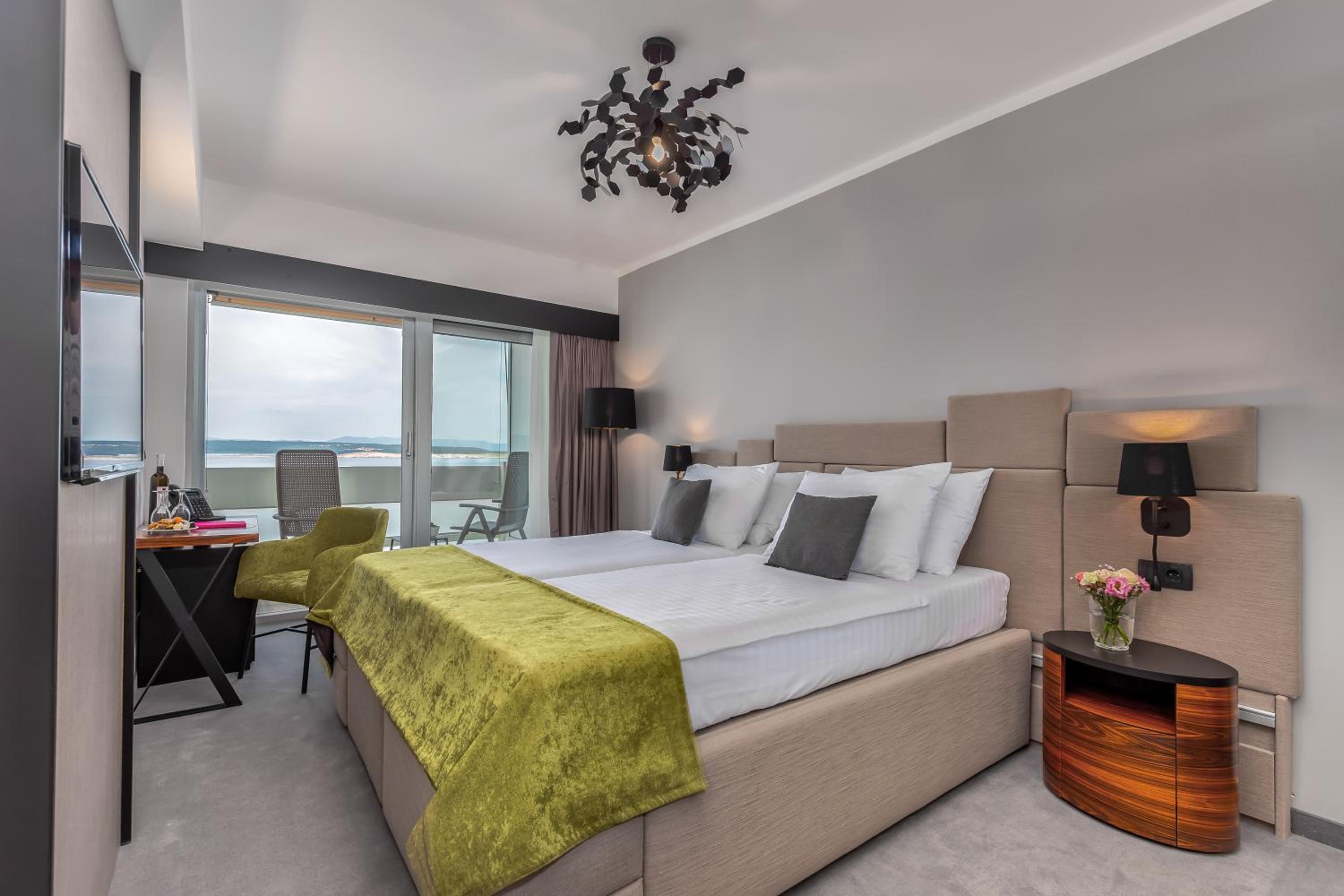New Year Offer In Double Sea View & Balcony - New Year'S Dinner Included