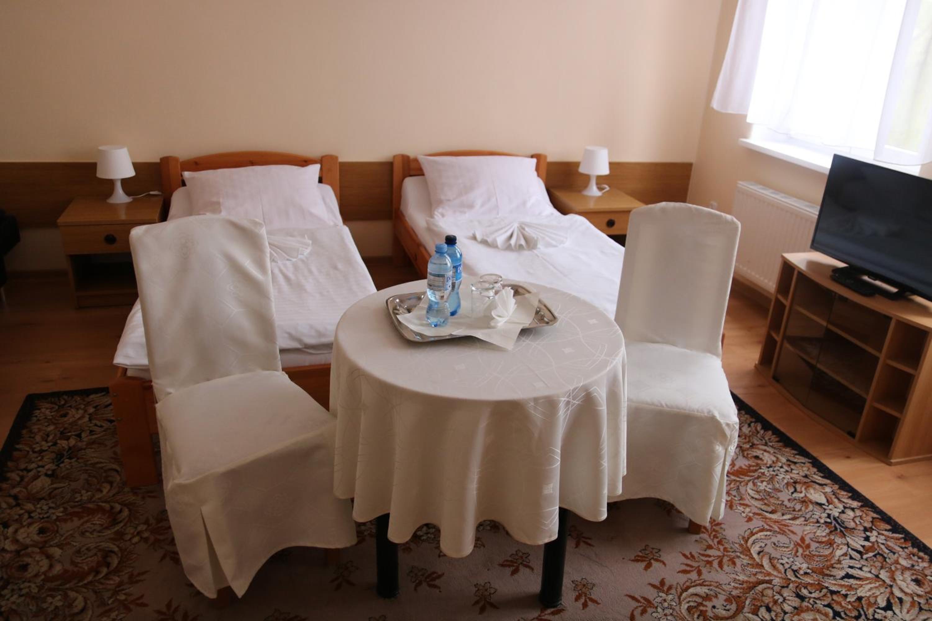 Large Double Room - Photo 3
