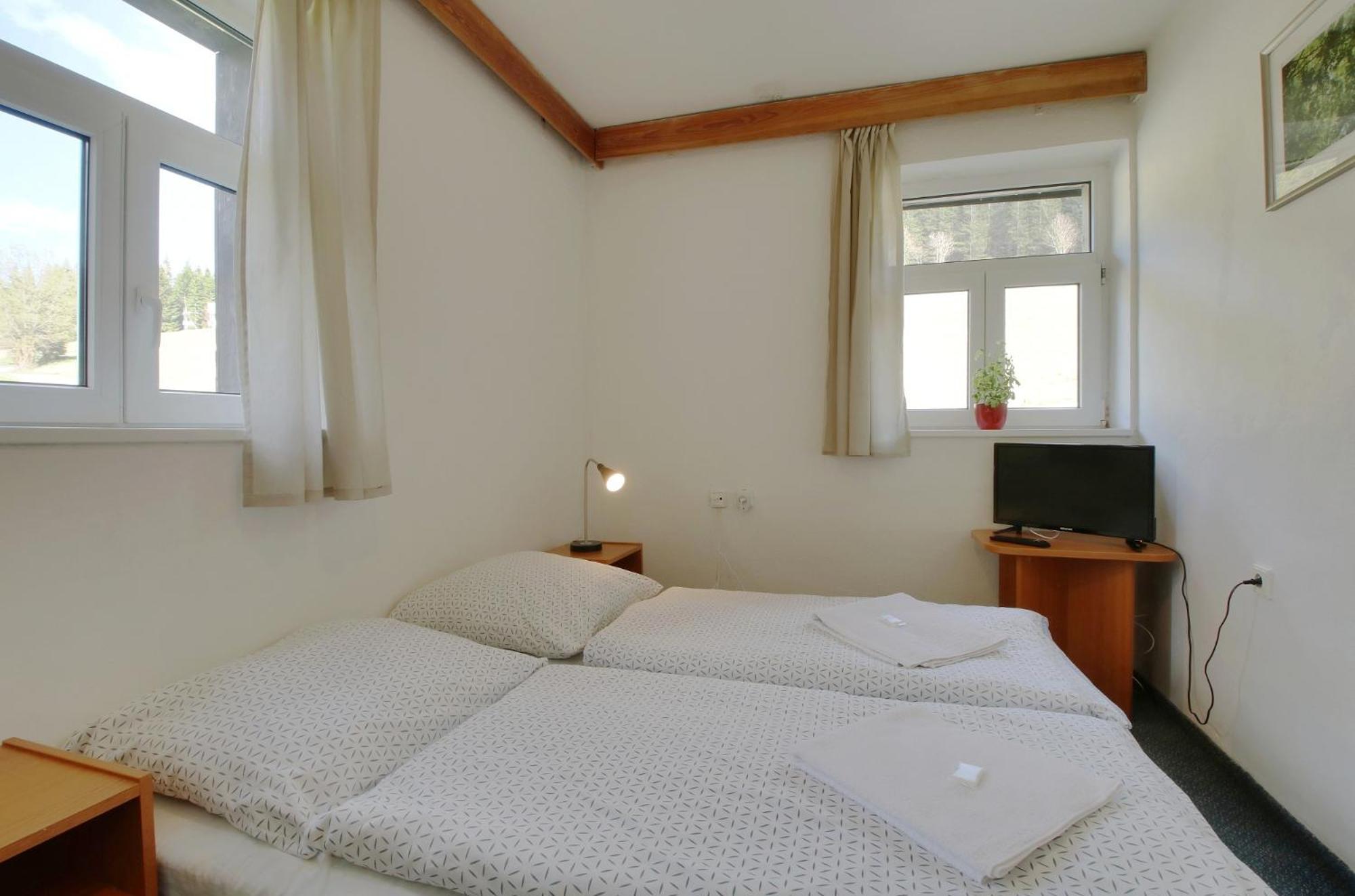 Standard Double Room - Photo 8