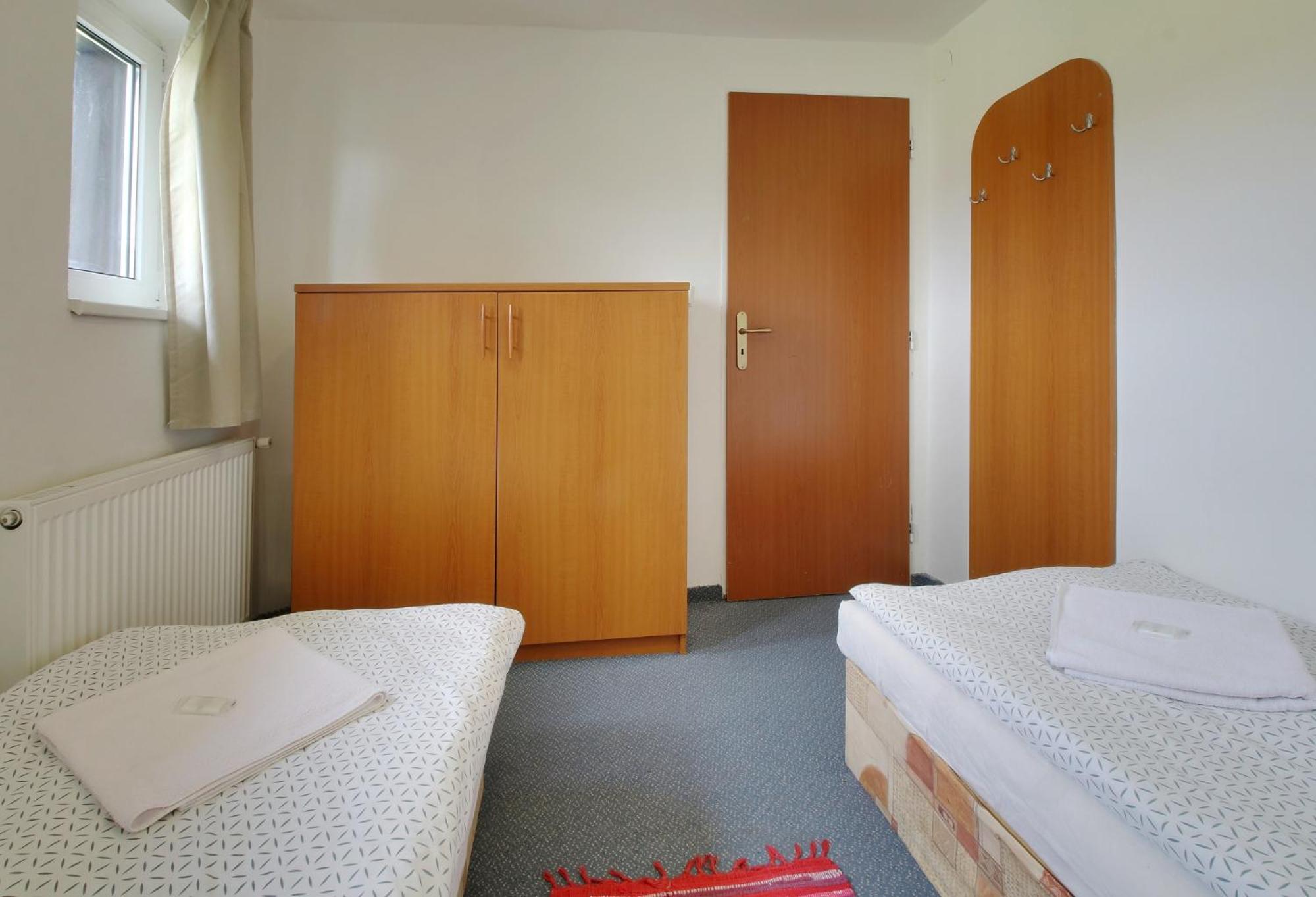 Standard Quadruple Room - Photo 12
