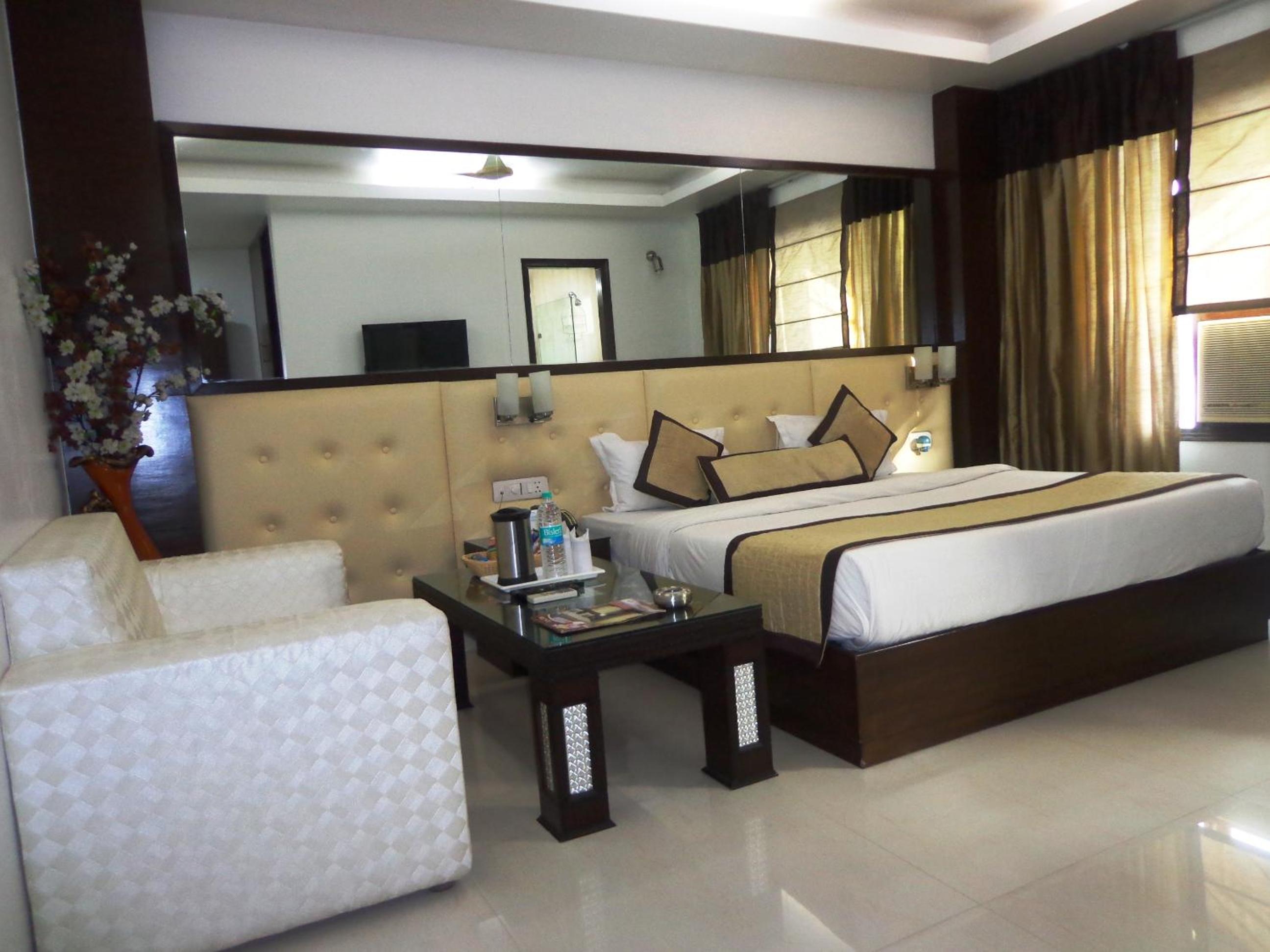 Standard Double or Twin Room - Photo 16